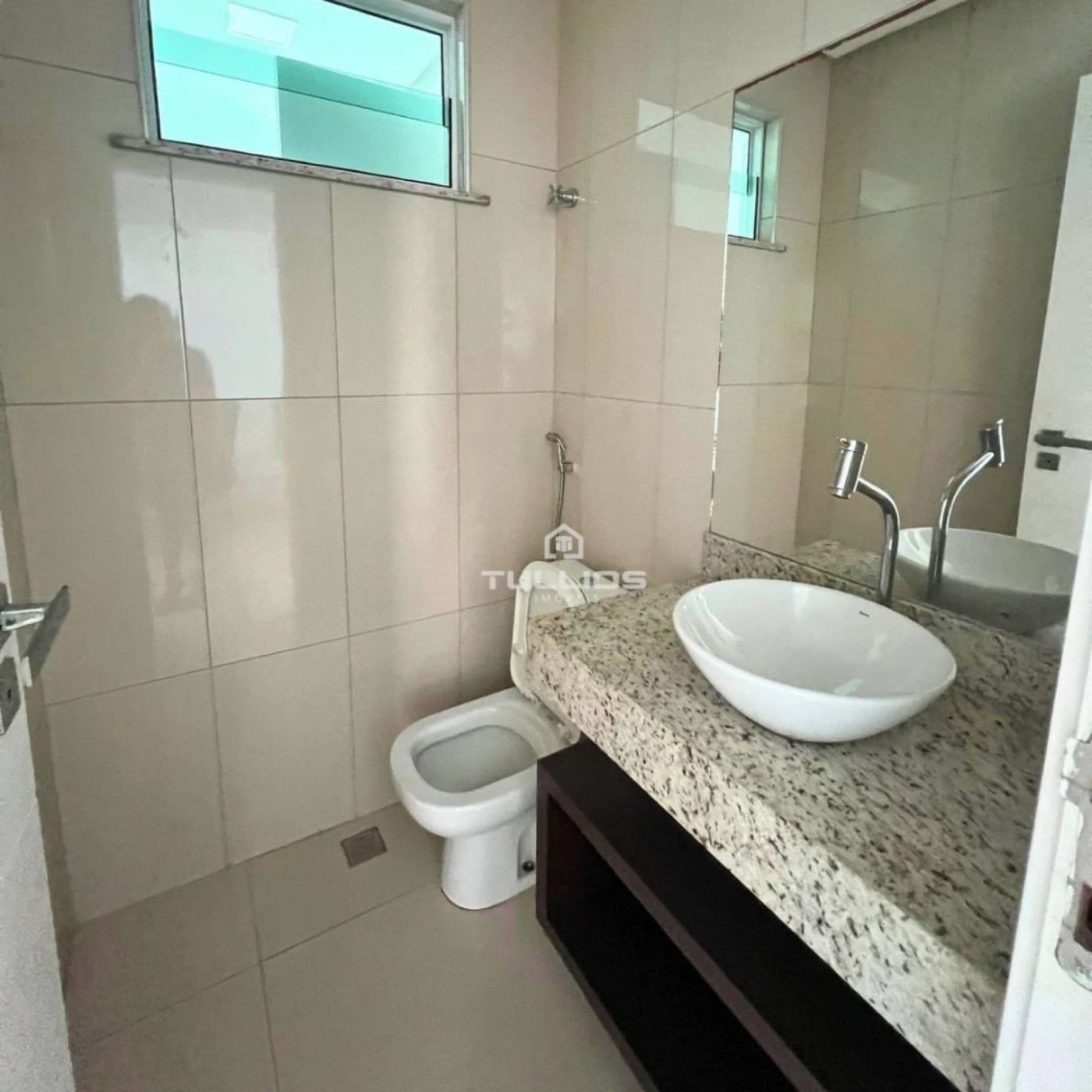 Apartamento no condomínio Ecolagune