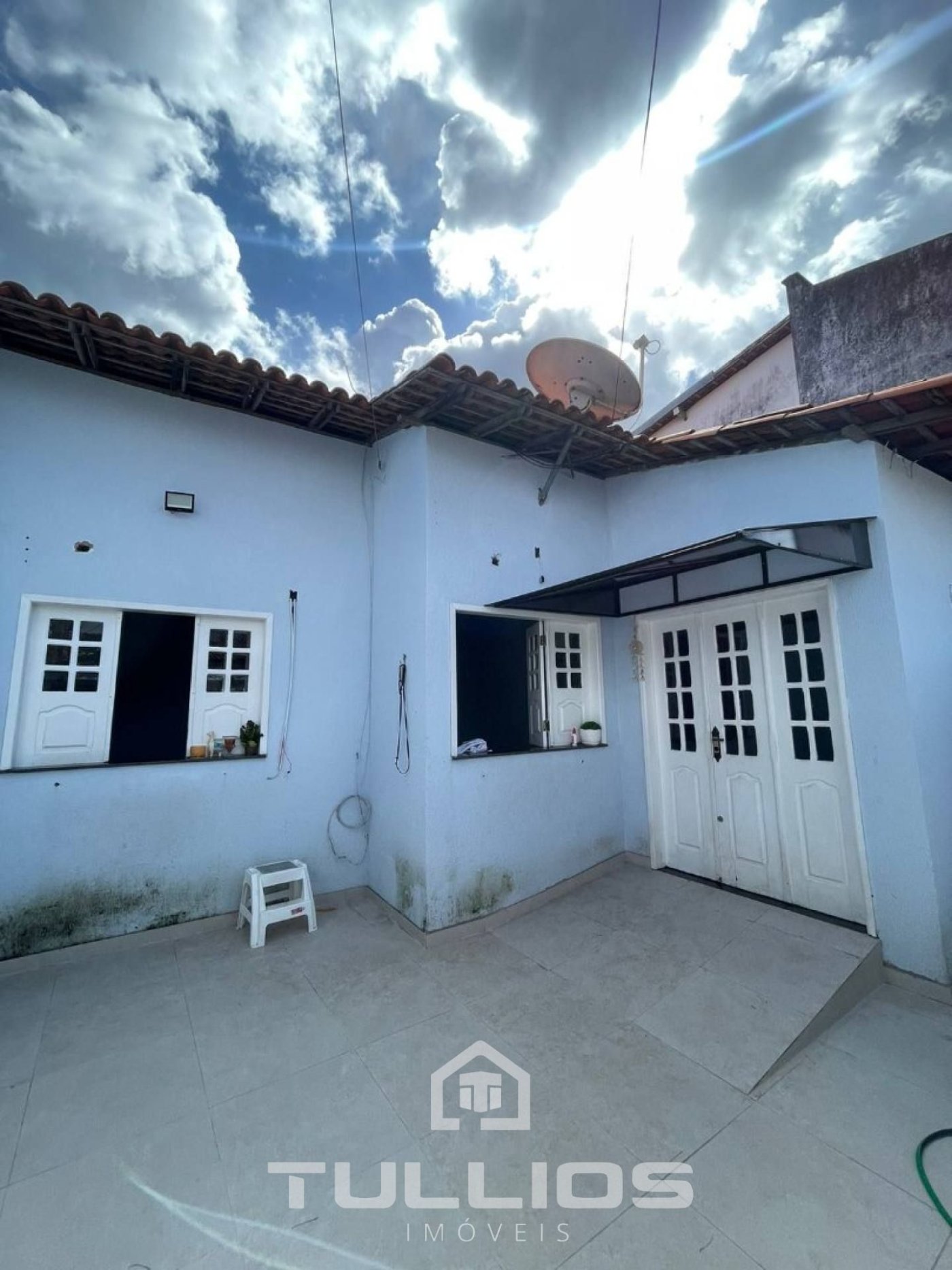 VENDA - Casa com 3 quartos no Cohatrac.