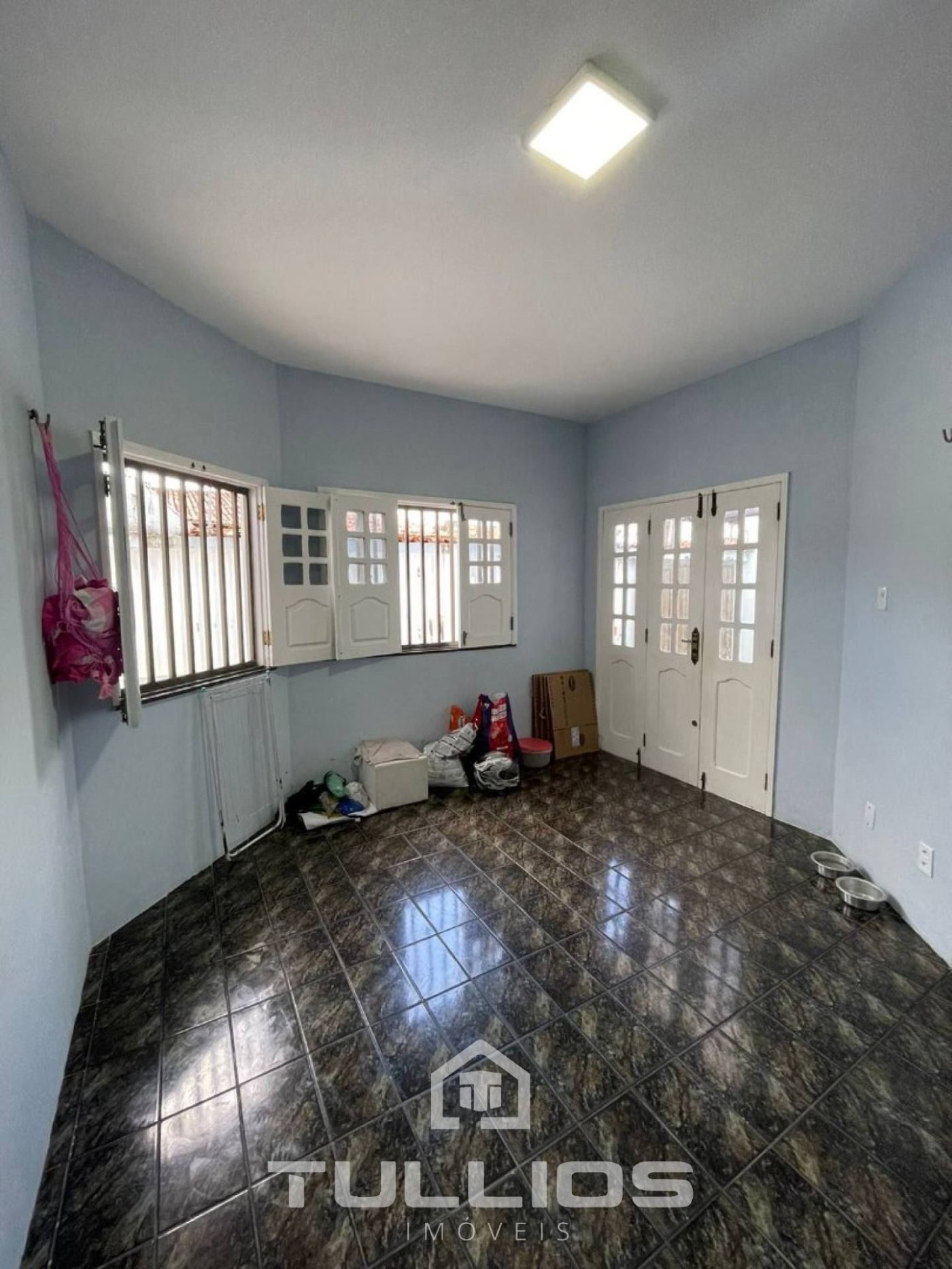VENDA - Casa com 3 quartos no Cohatrac.