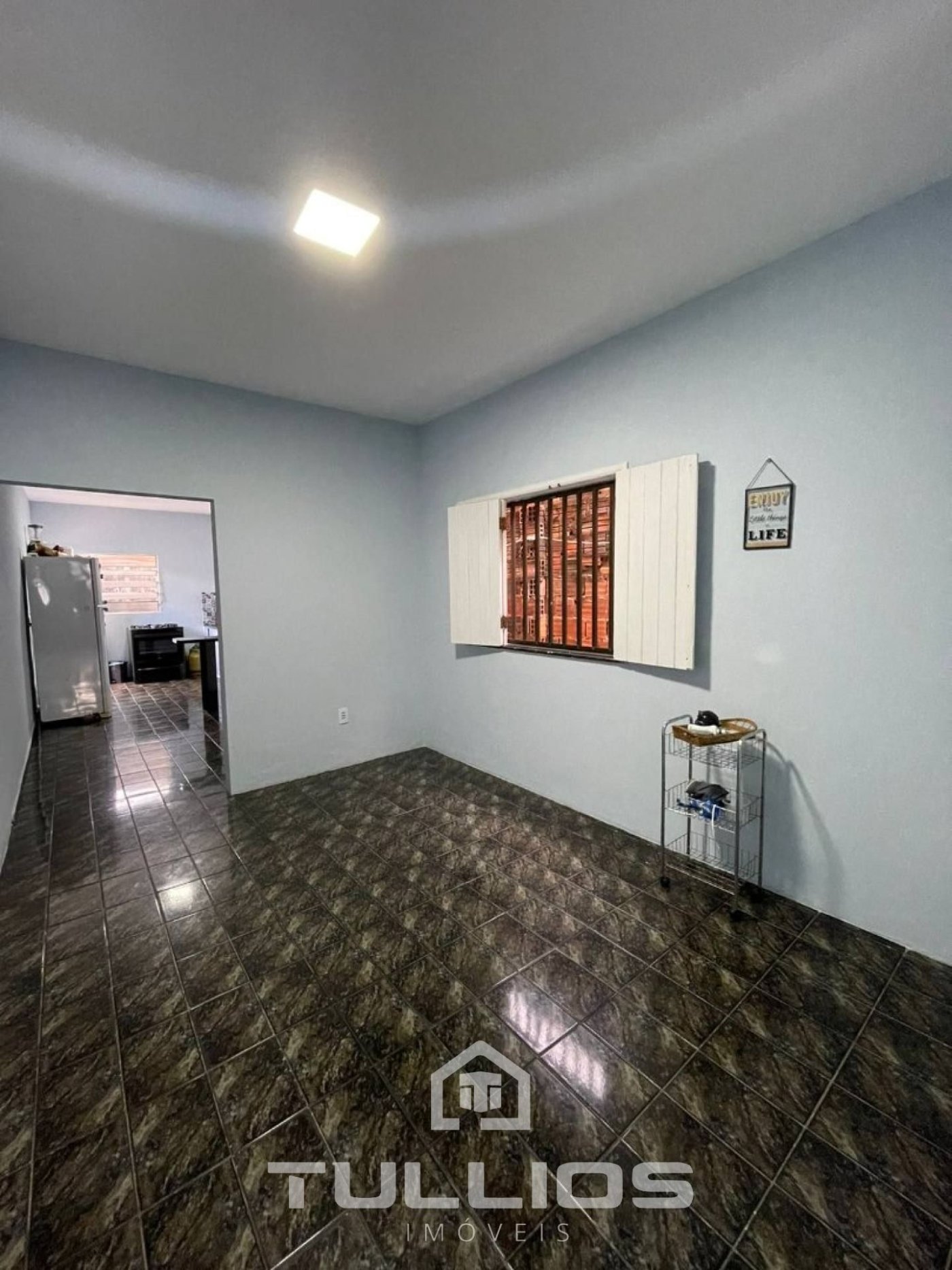 VENDA - Casa com 3 quartos no Cohatrac.