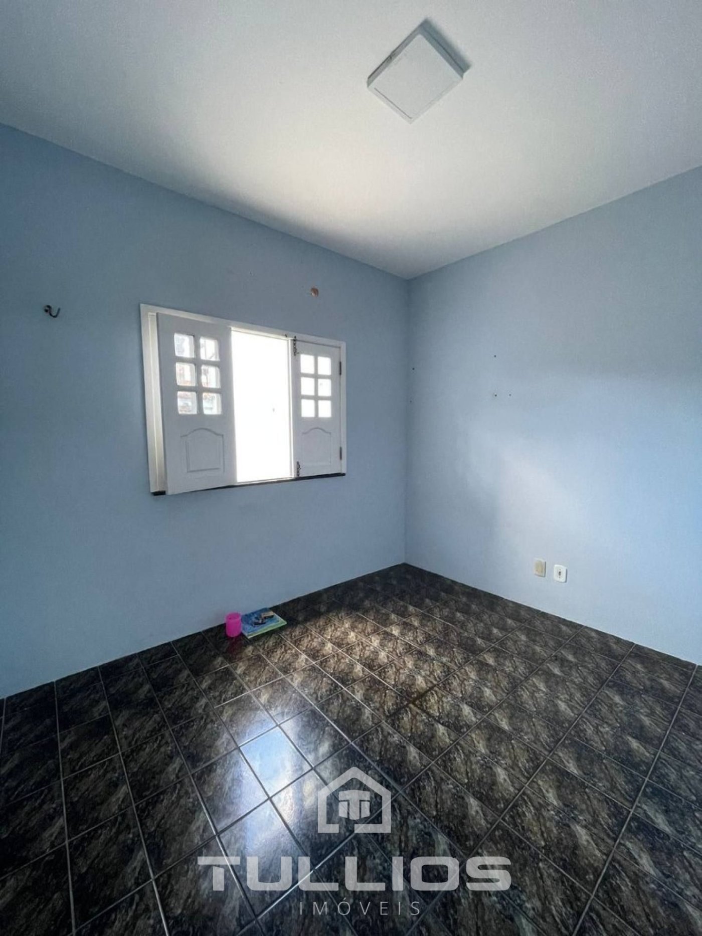 VENDA - Casa com 3 quartos no Cohatrac.