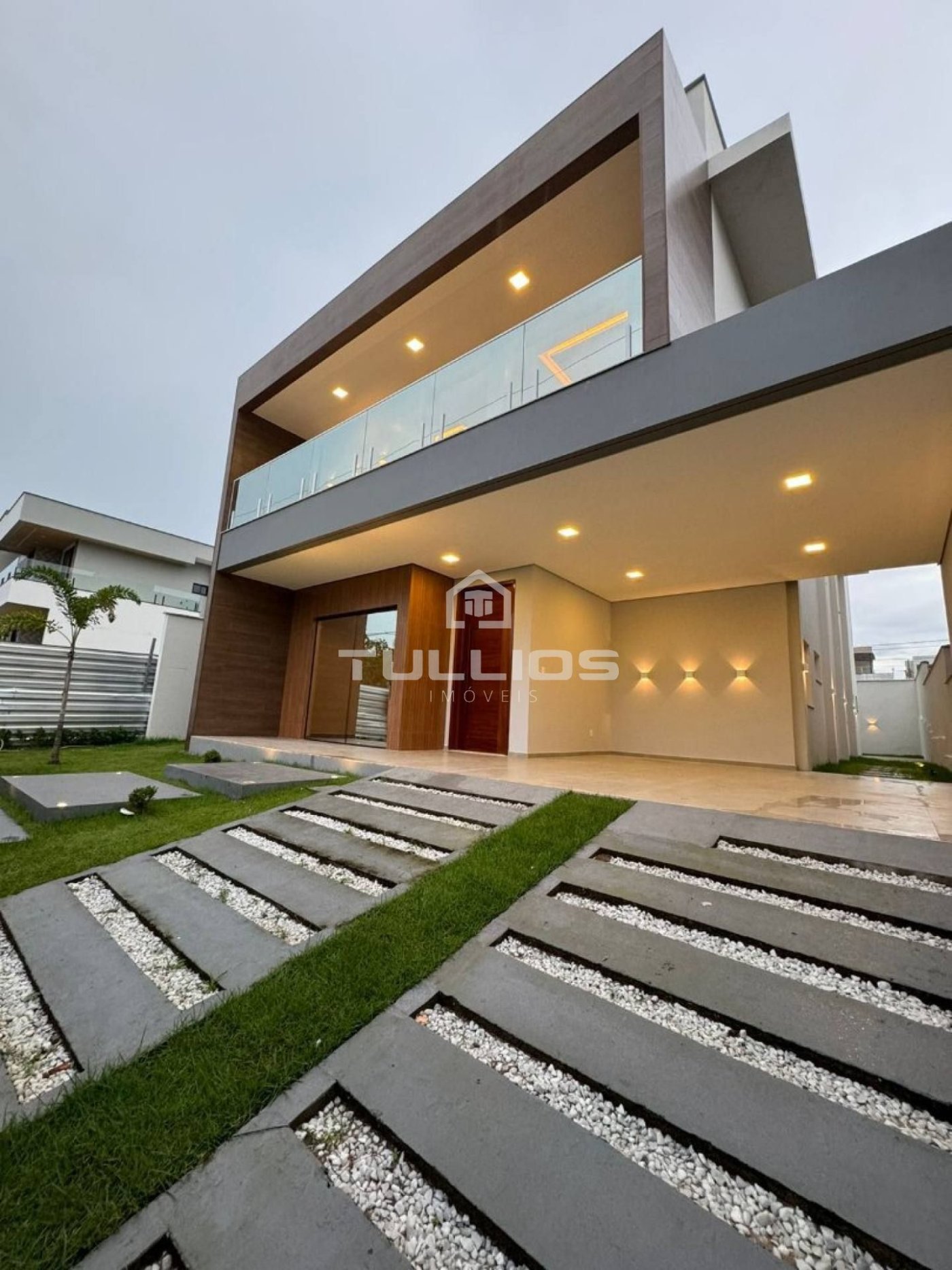 Venda - Casa com 4 suítes no Araçagy