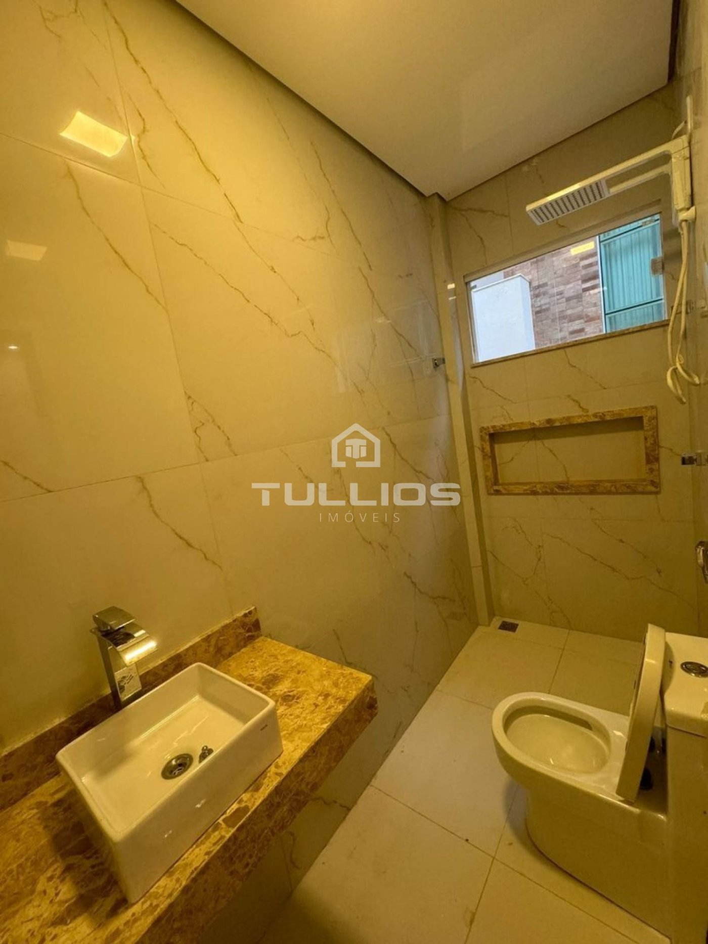 Venda - Casa com 4 suítes no Araçagy