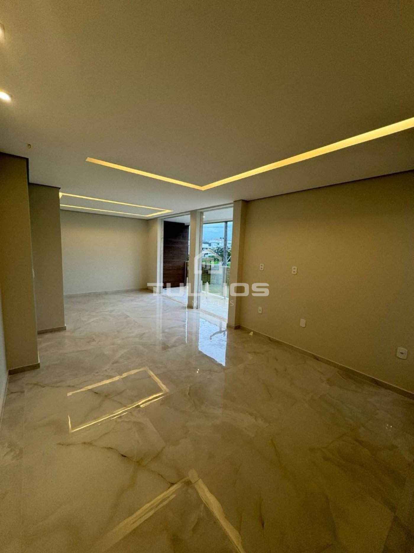 Venda - Casa com 4 suítes no Araçagy