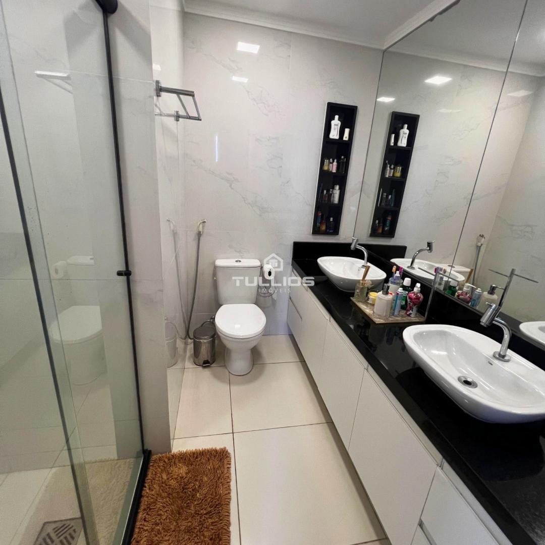 Apartamento à Venda na Península – Elegância e Vista Mar
