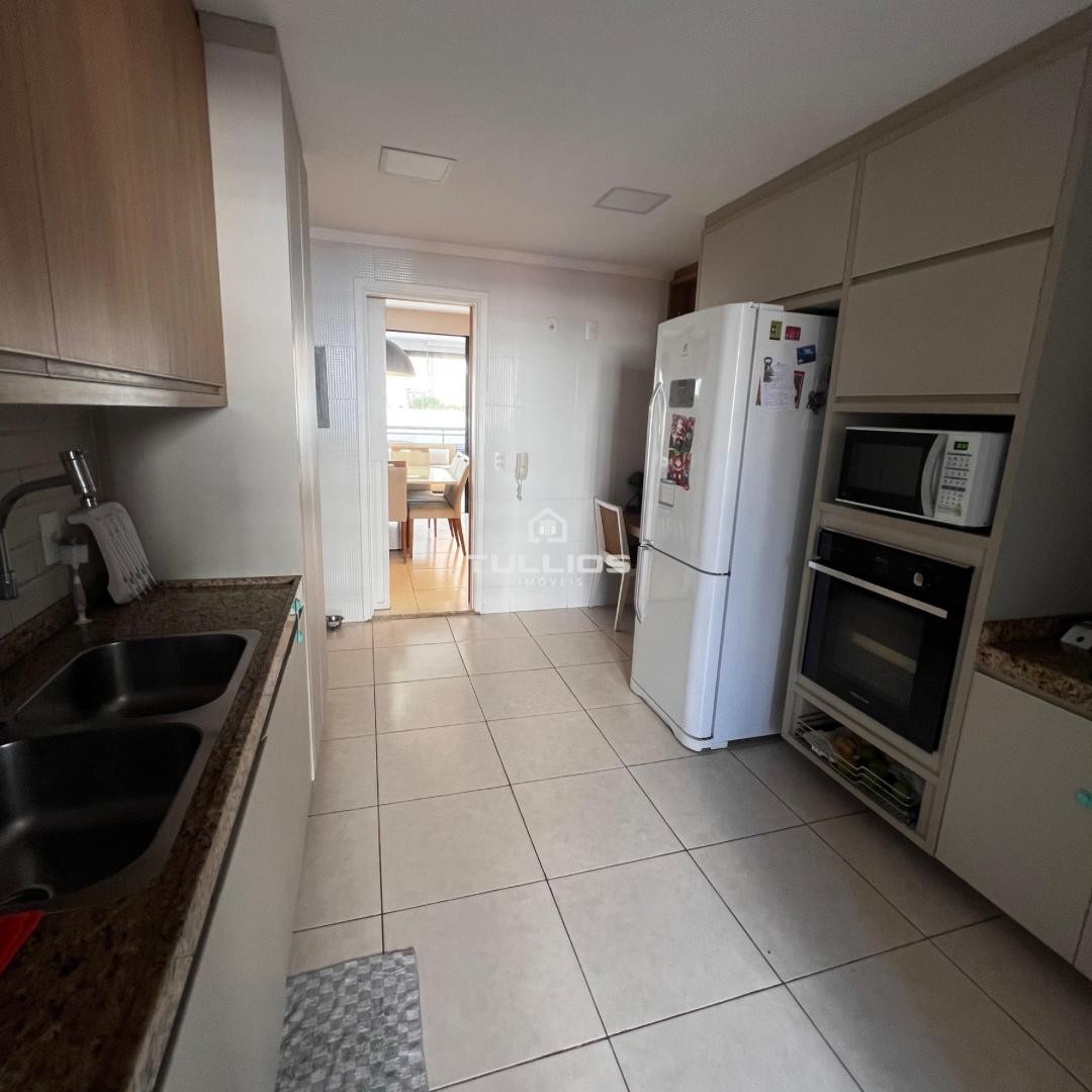 Apartamento à Venda na Península – Elegância e Vista Mar