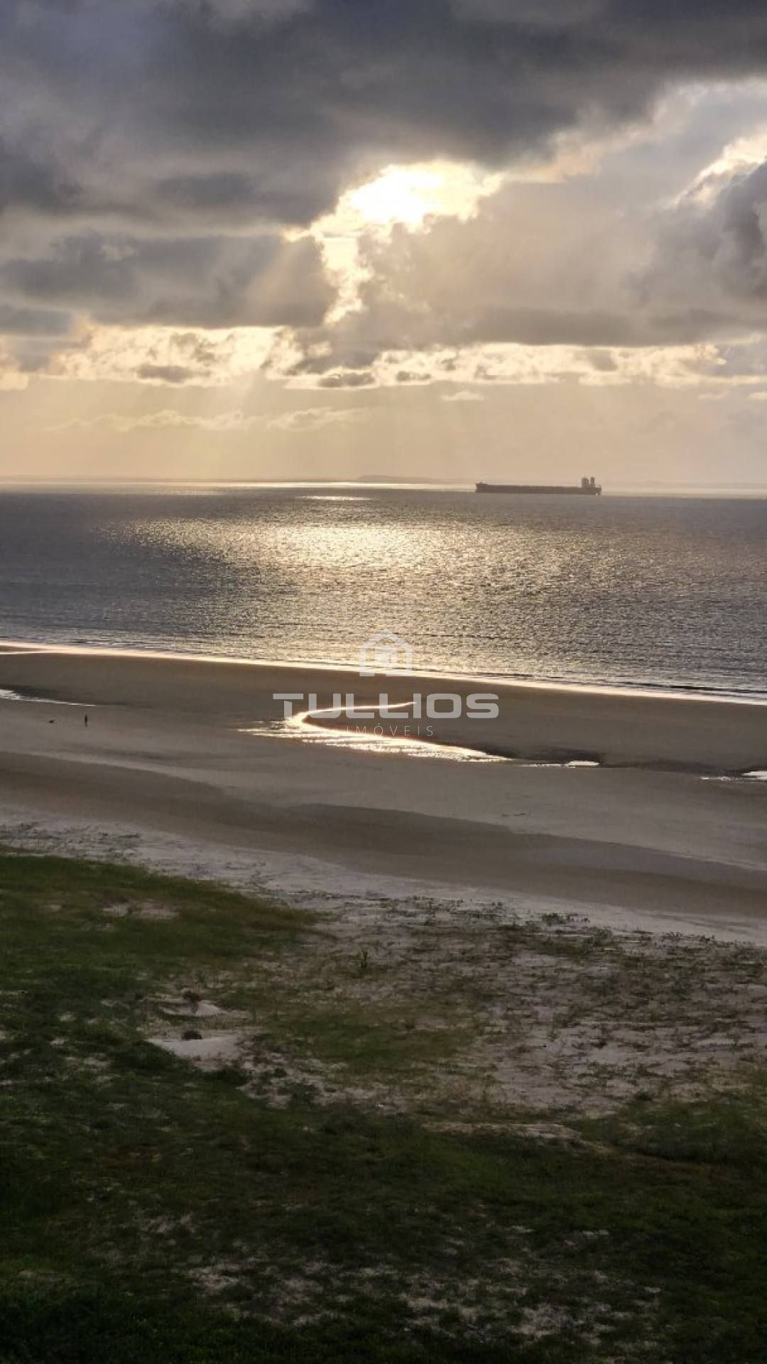 Venda - Apartamento com 4 suítes no Ponta D´Areia