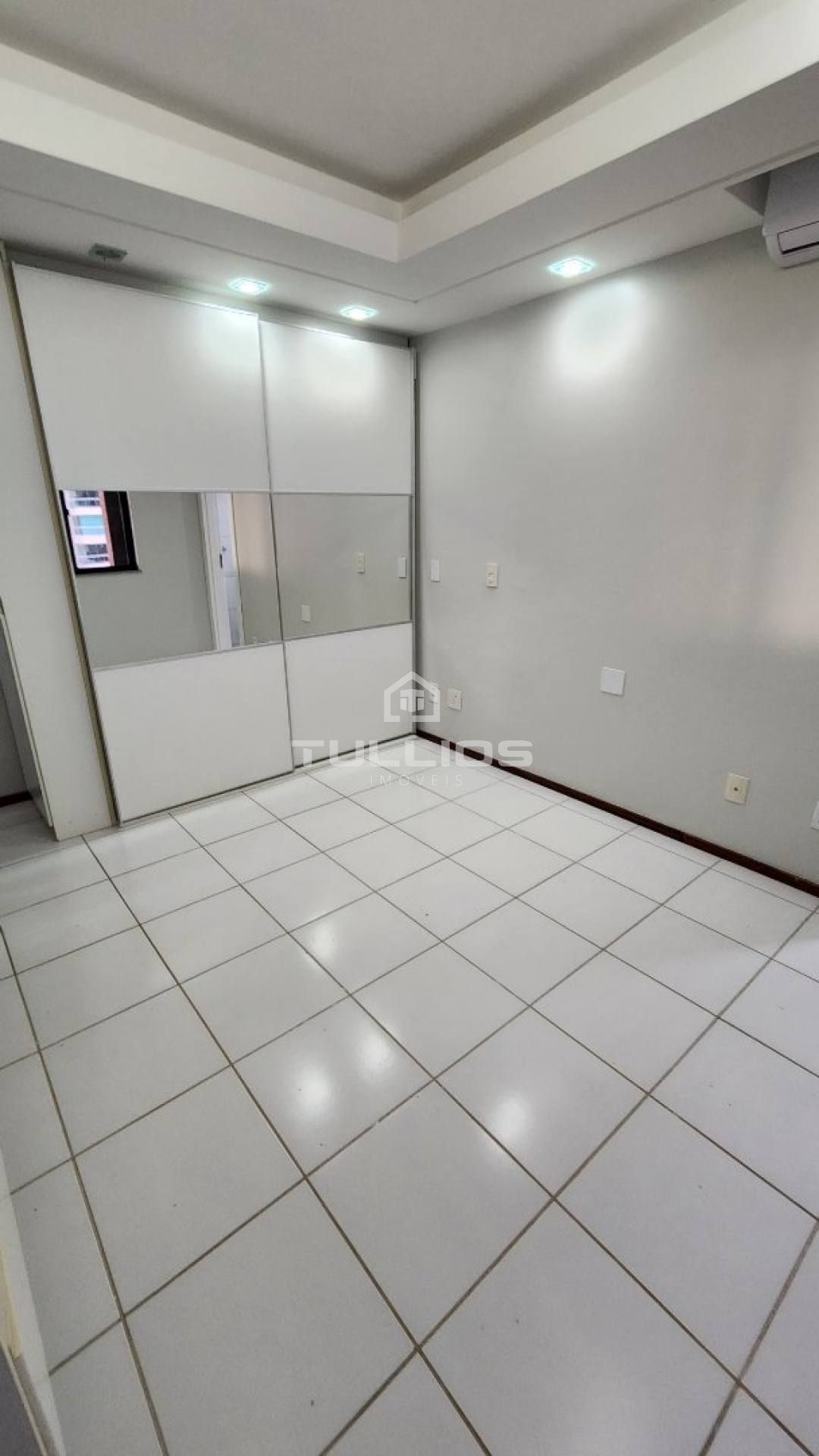 Venda - Apartamento com 4 suítes no Ponta D´Areia
