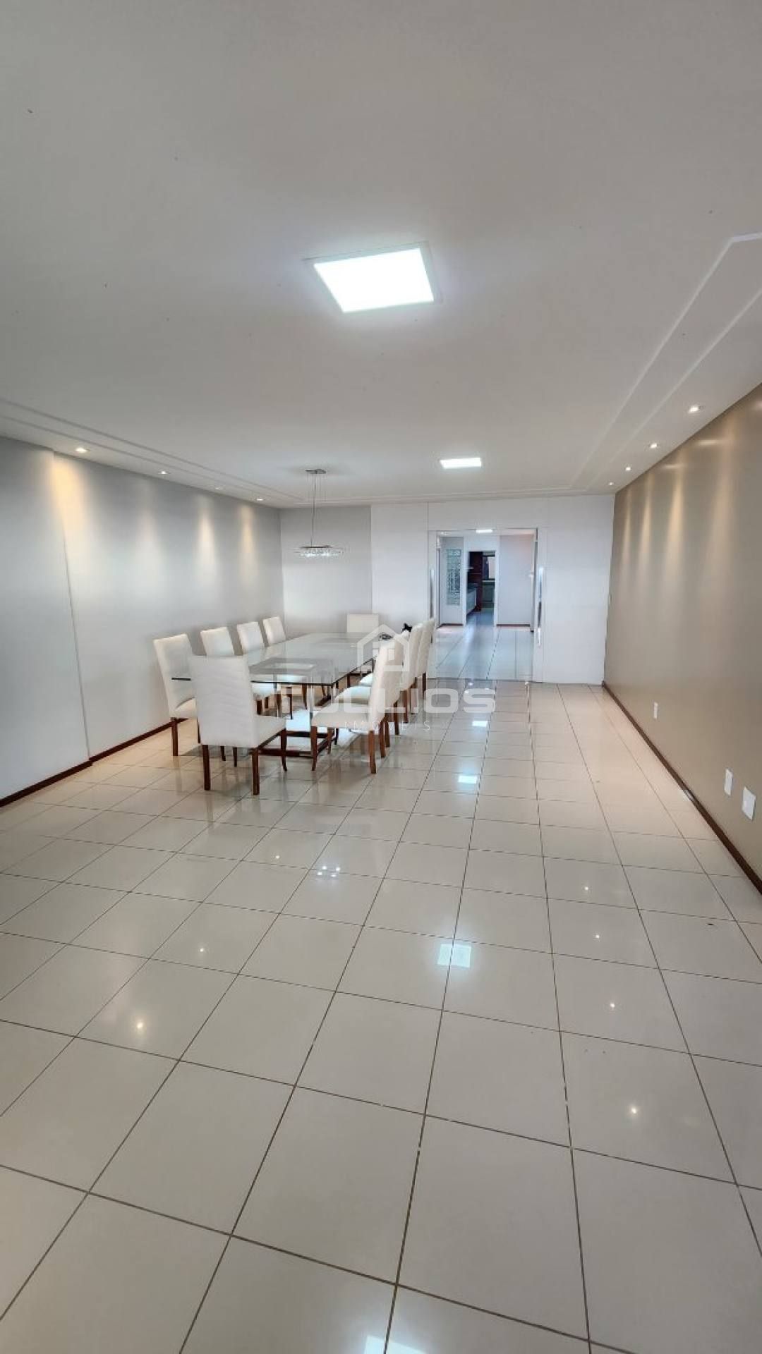 Venda - Apartamento com 4 suítes no Ponta D´Areia