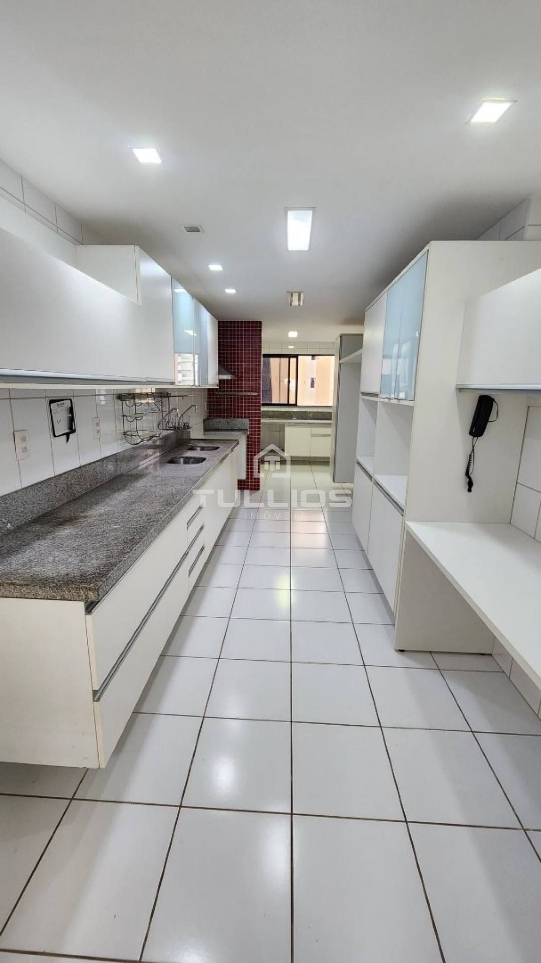 Venda - Apartamento com 4 suítes no Ponta D´Areia