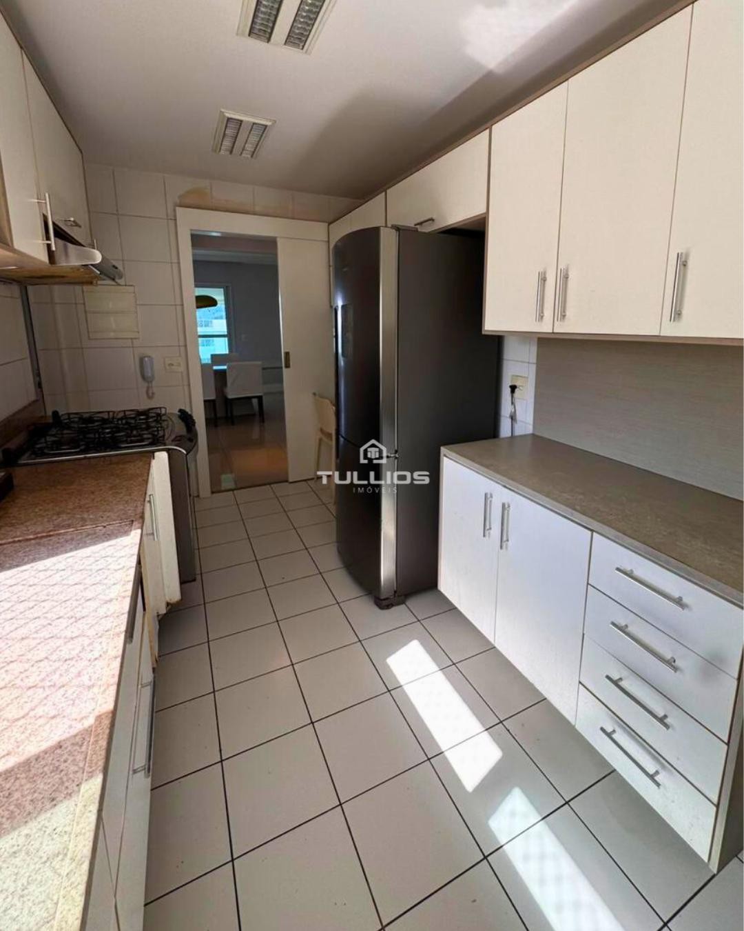Apartamento à venda no Farol da Ilha – Vista deslumbrante, conforto e elegância em cada ambiente!