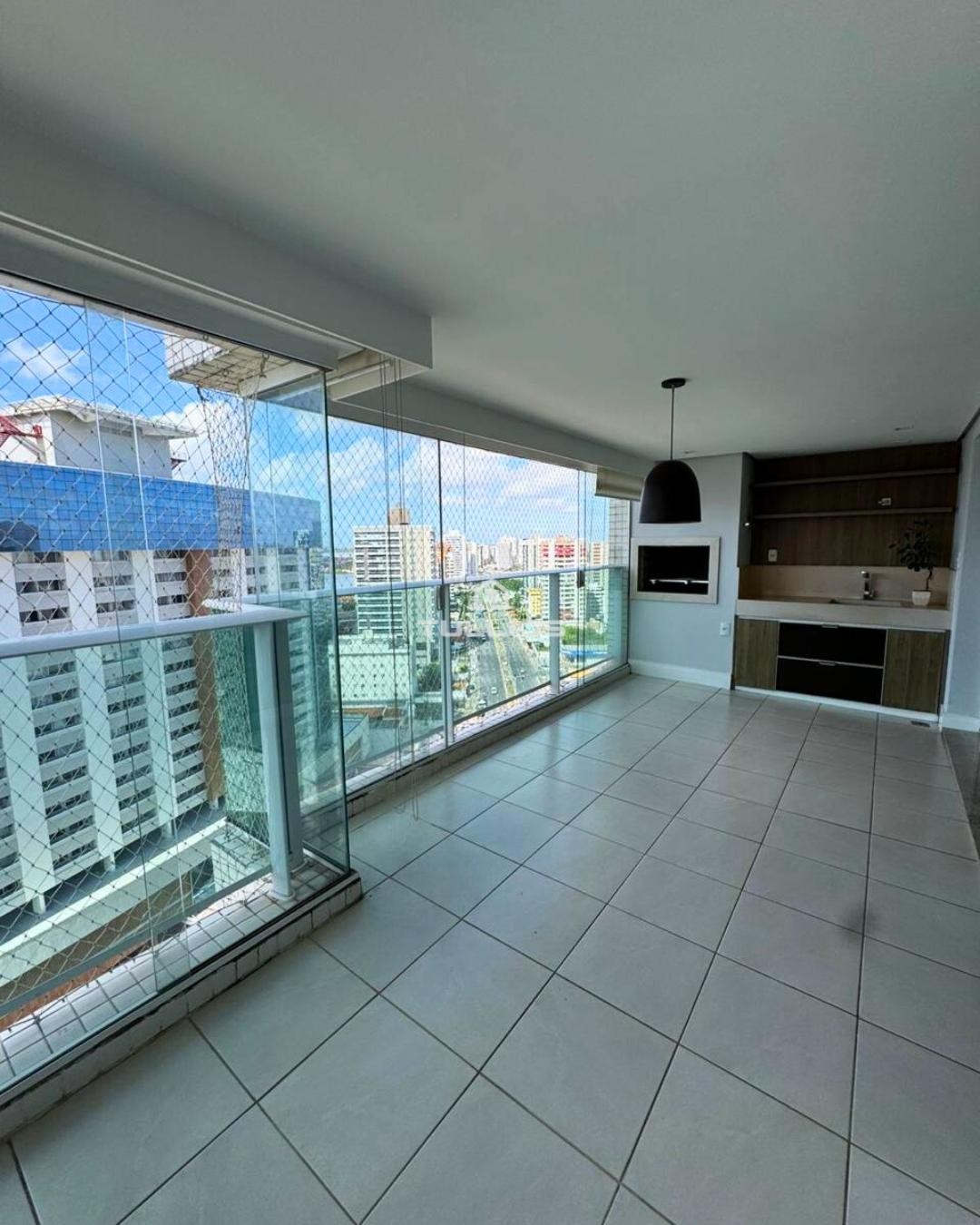Apartamento à venda no Farol da Ilha – Vista deslumbrante, conforto e elegância em cada ambiente!