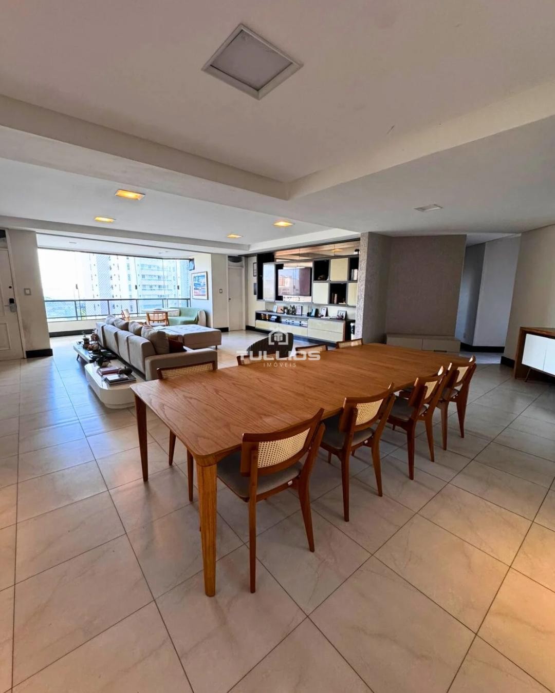 Exclusividade, espaço e vista mar – apartamento à venda no Renascença