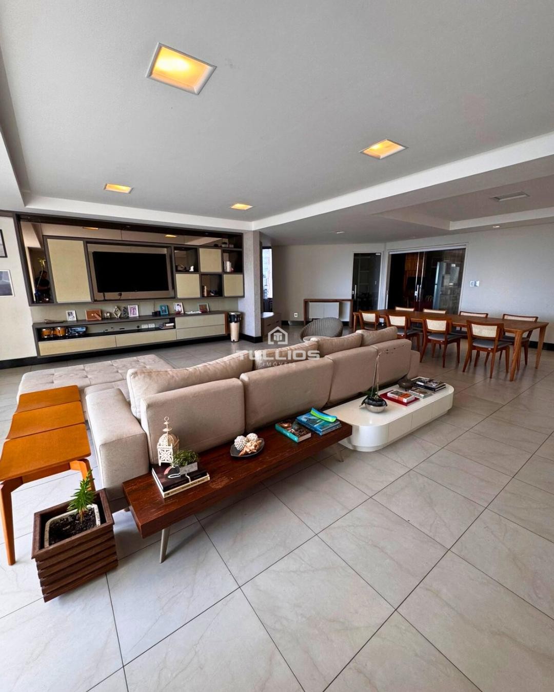 Exclusividade, espaço e vista mar – apartamento à venda no Renascença