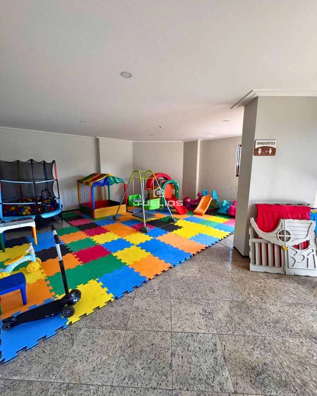 Exclusividade, espaço e vista mar – apartamento à venda no Renascença