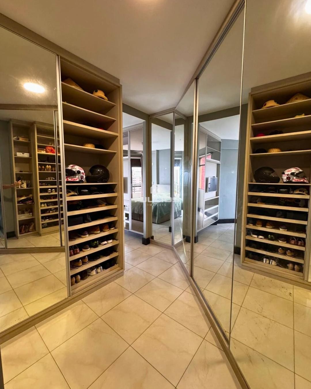 Exclusividade, espaço e vista mar – apartamento à venda no Renascença