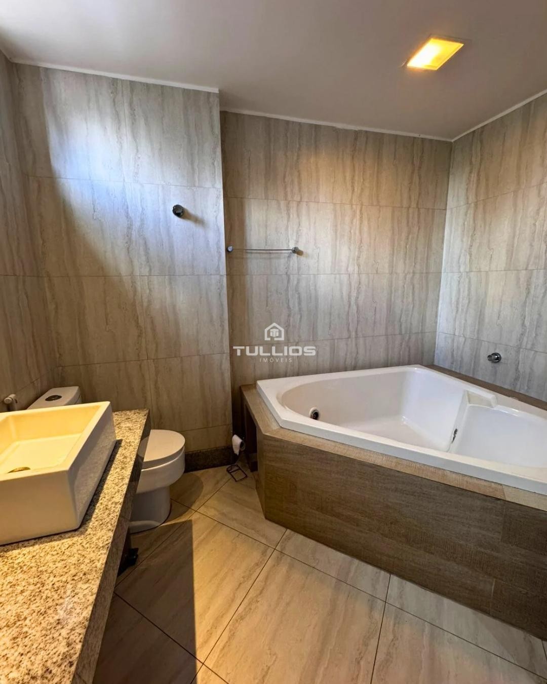 Exclusividade, espaço e vista mar – apartamento à venda no Renascença