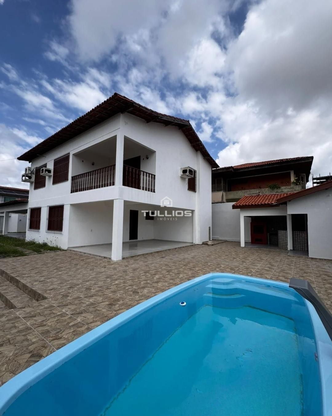 Casa duplex à venda no Olho D’Água – Ampla, funcional e com lazer completo!