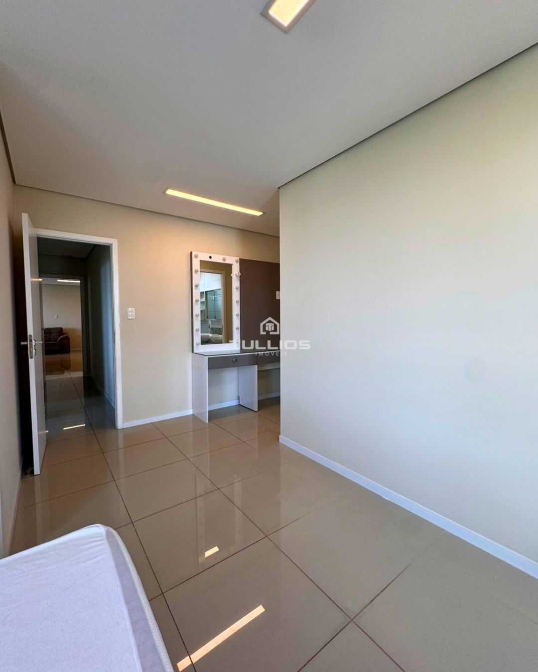 APARTAMENTO À VENDA NO RENASCENÇA – FRENTE MAR