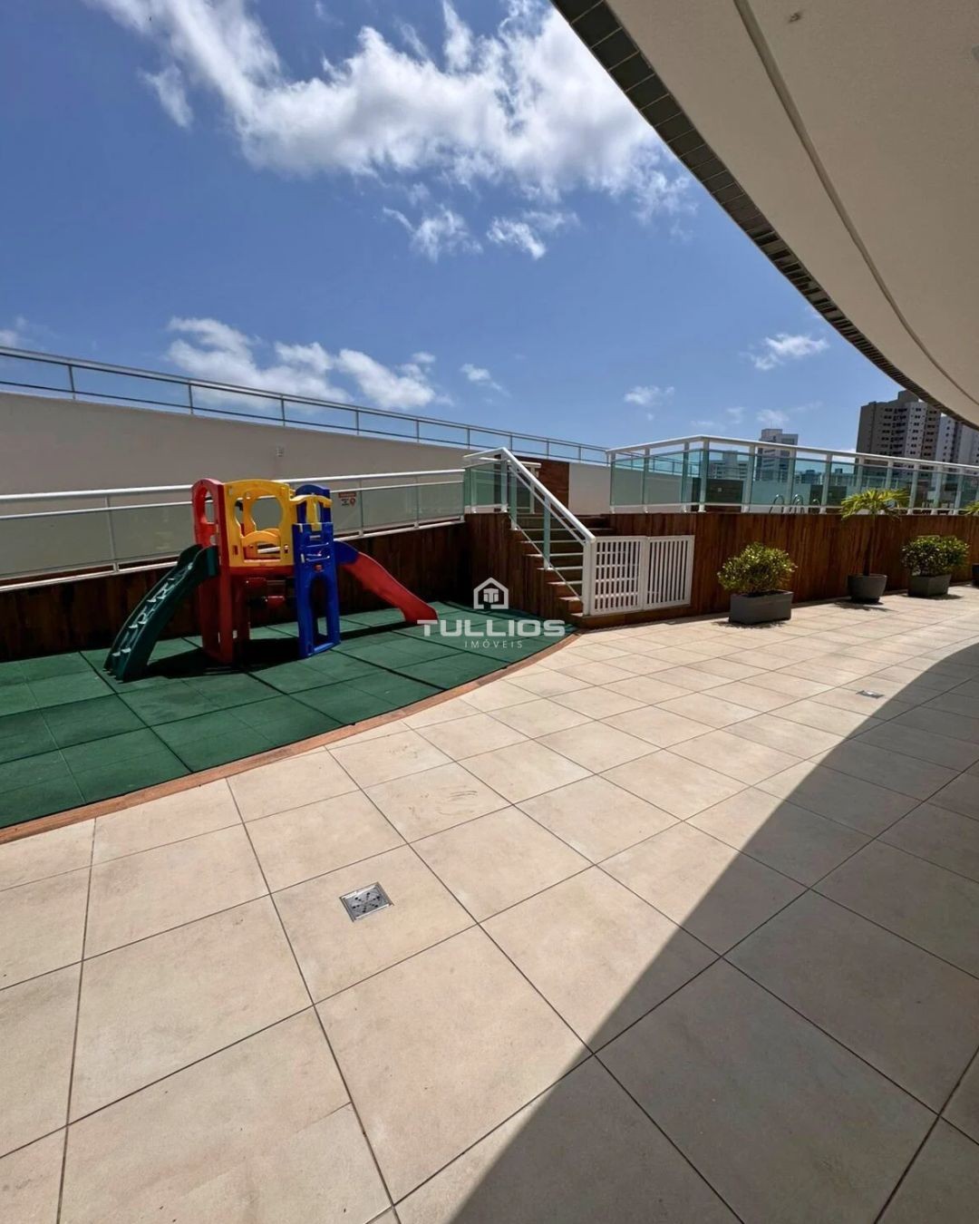 APARTAMENTO À VENDA NO RENASCENÇA – FRENTE MAR