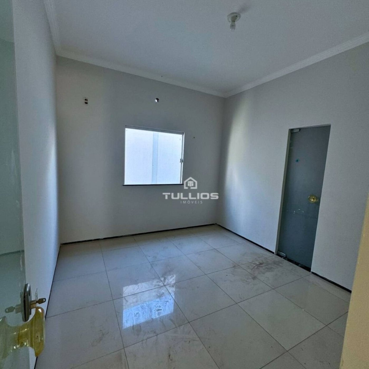 Venda - Casa com 3 dormitórios (2 suítes) no Turu