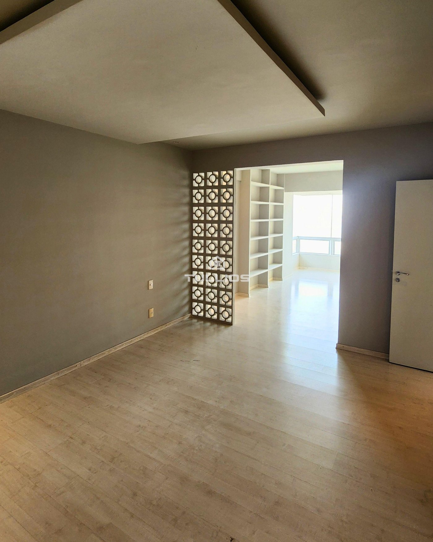 Apartamento de Alto Padrão com Vista Eterna para o Mar – Península