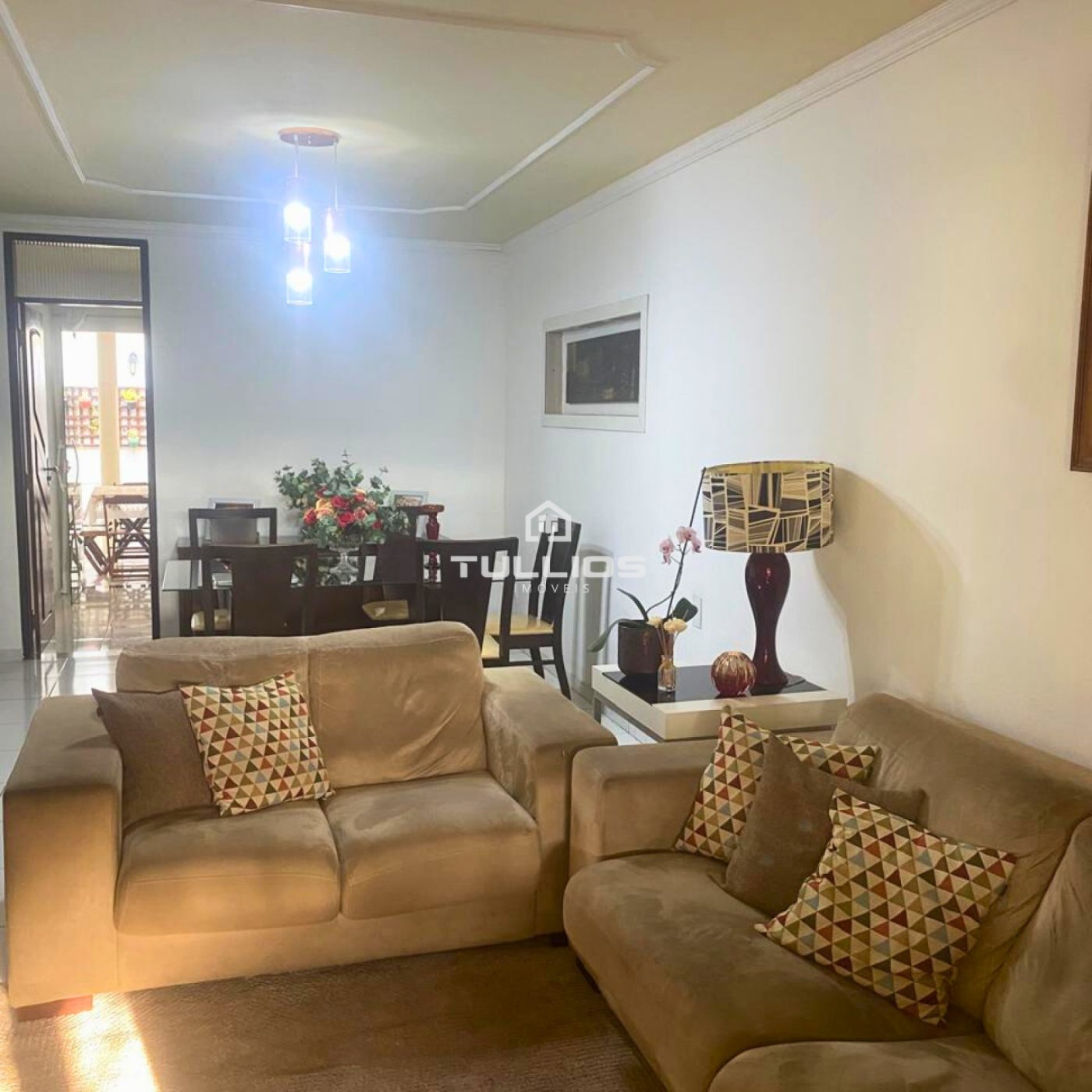 Venda - Casa com 4 quartos (1 suíte) no Planalto Vinhais