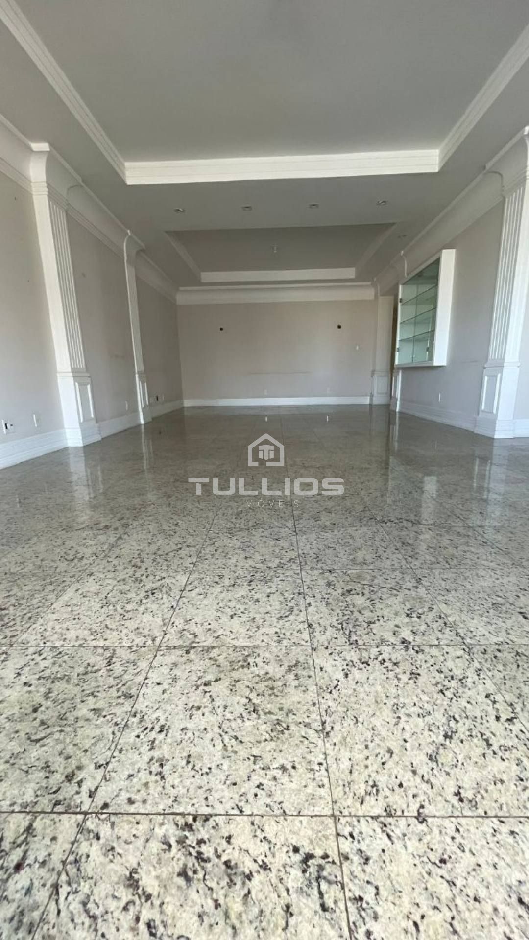 Venda - Apartamento com 3 suítes no Renascença