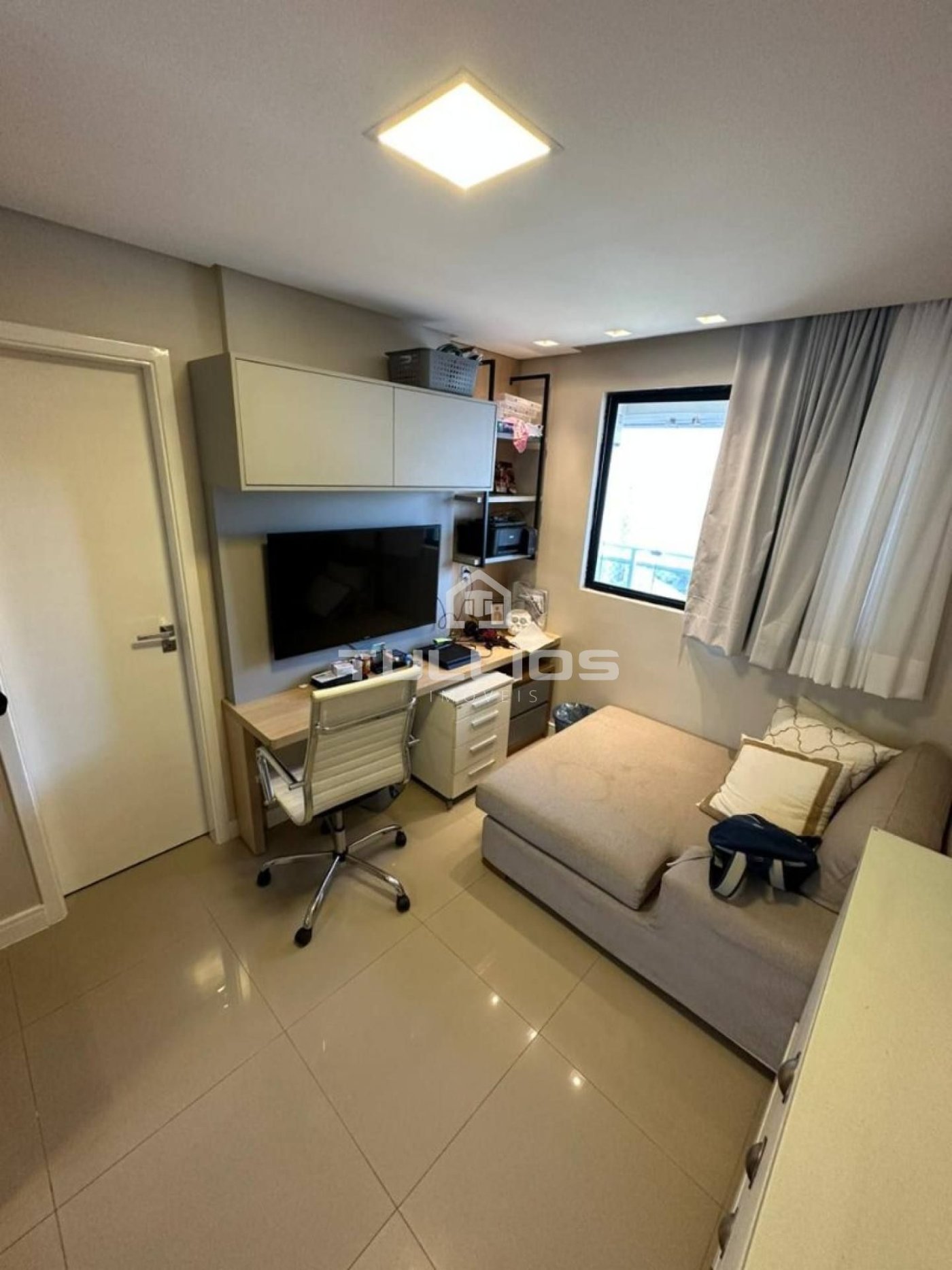 Venda - Apartamento com 3 suítes na Ponta do Farol