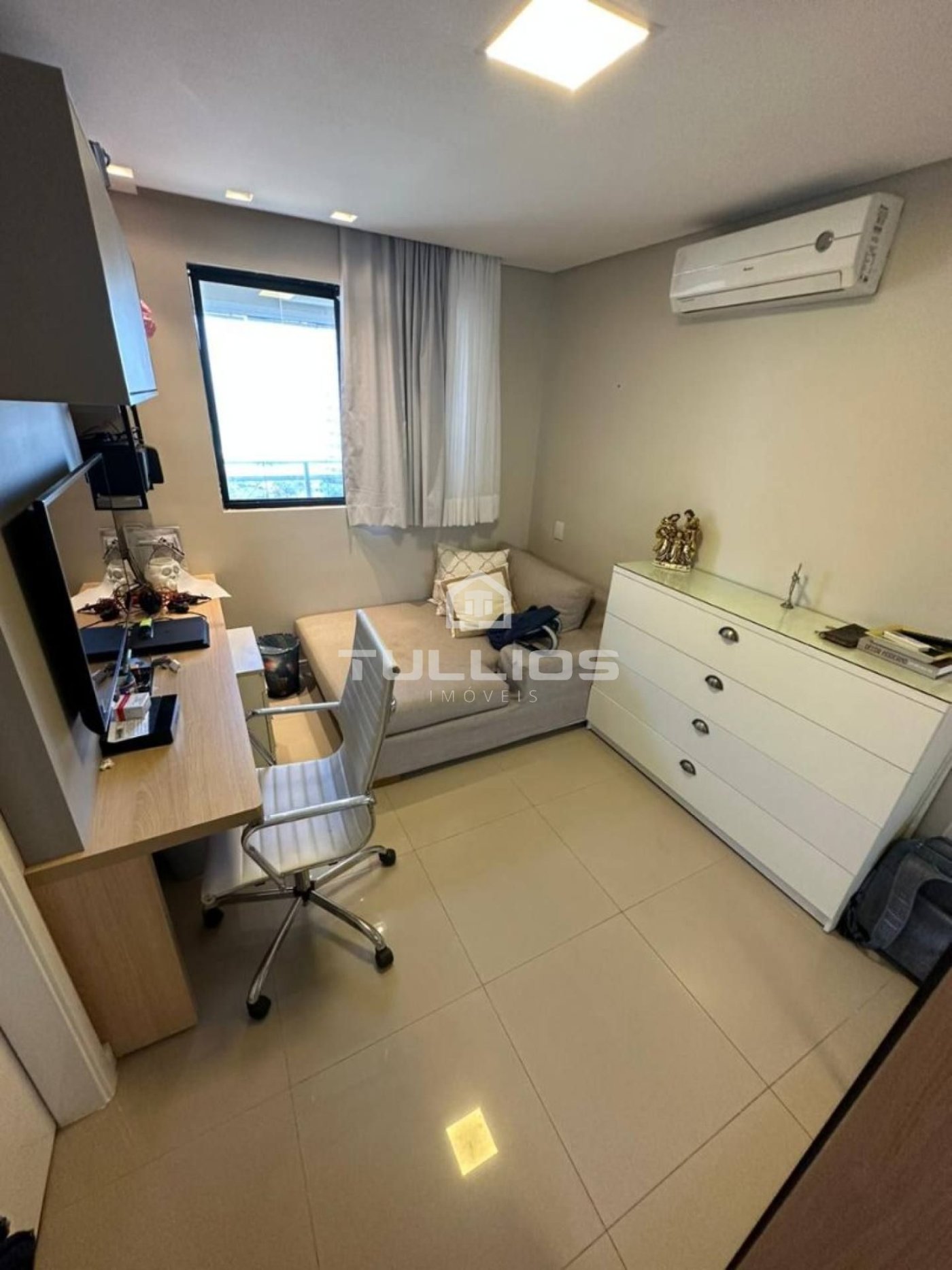 Venda - Apartamento com 3 suítes na Ponta do Farol