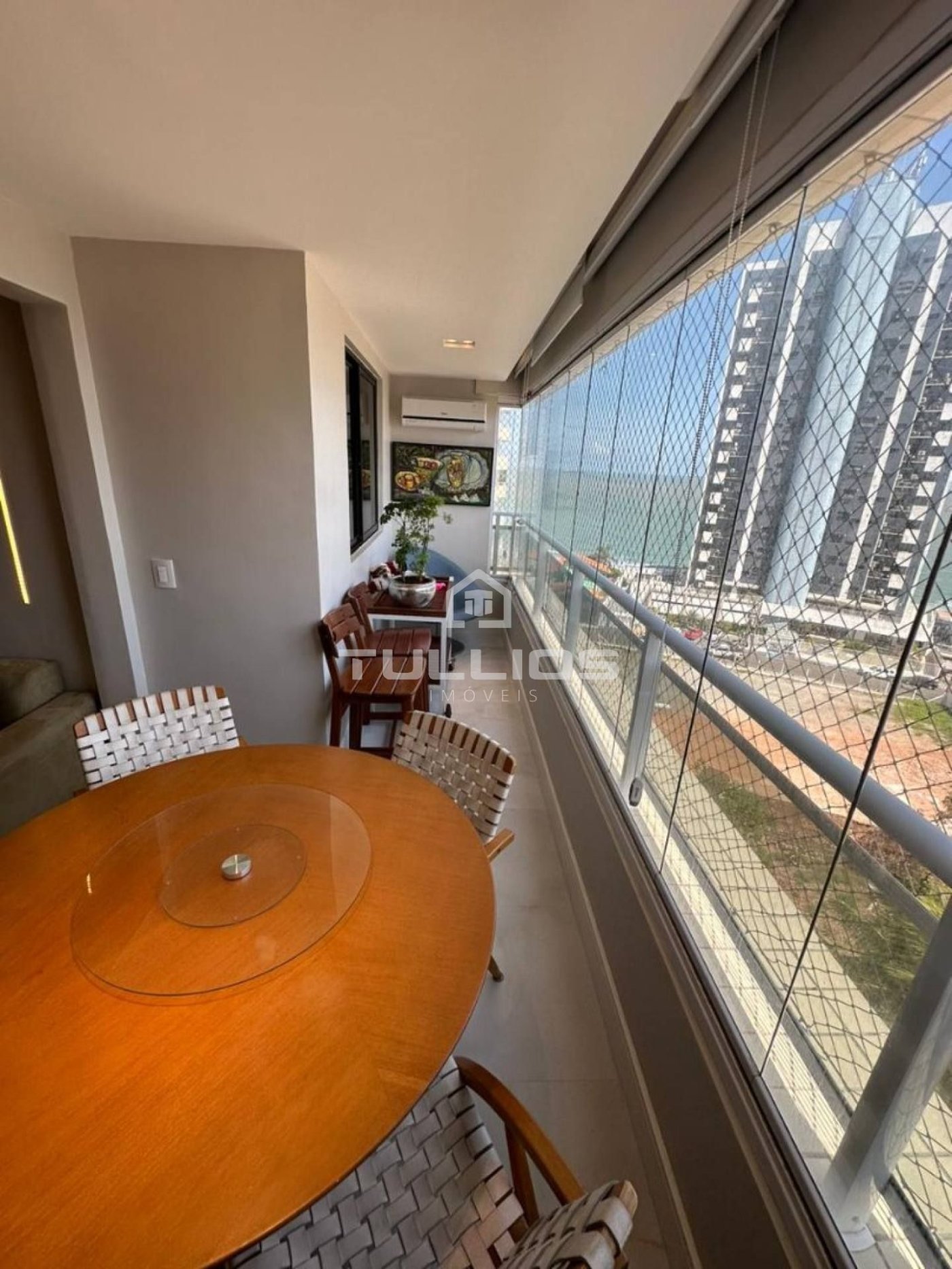 Venda - Apartamento com 3 suítes na Ponta do Farol