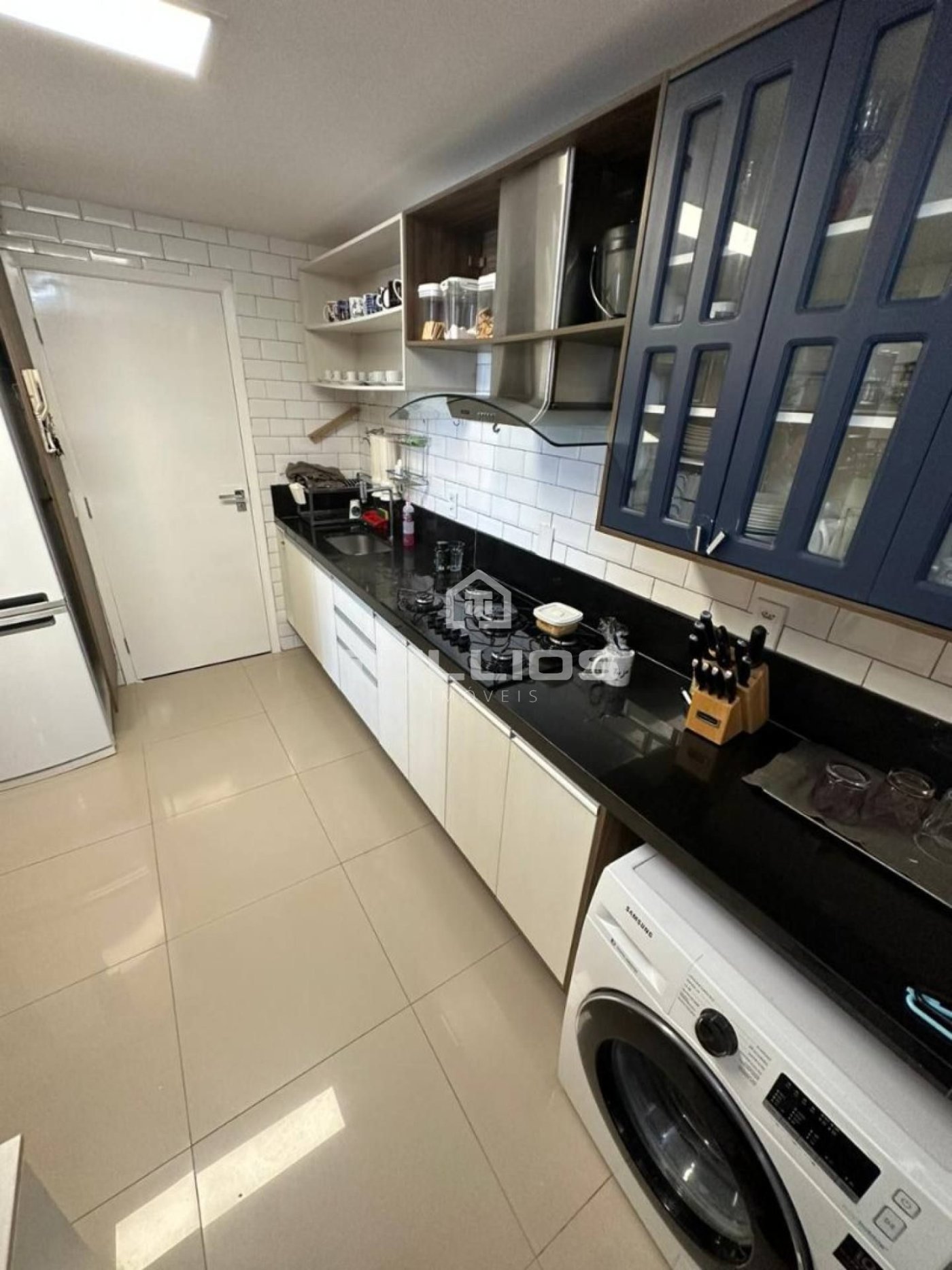 Venda - Apartamento com 3 suítes na Ponta do Farol