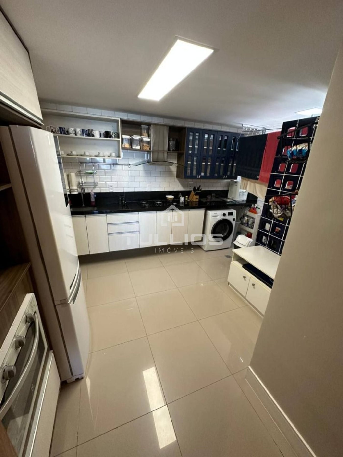 Venda - Apartamento com 3 suítes na Ponta do Farol