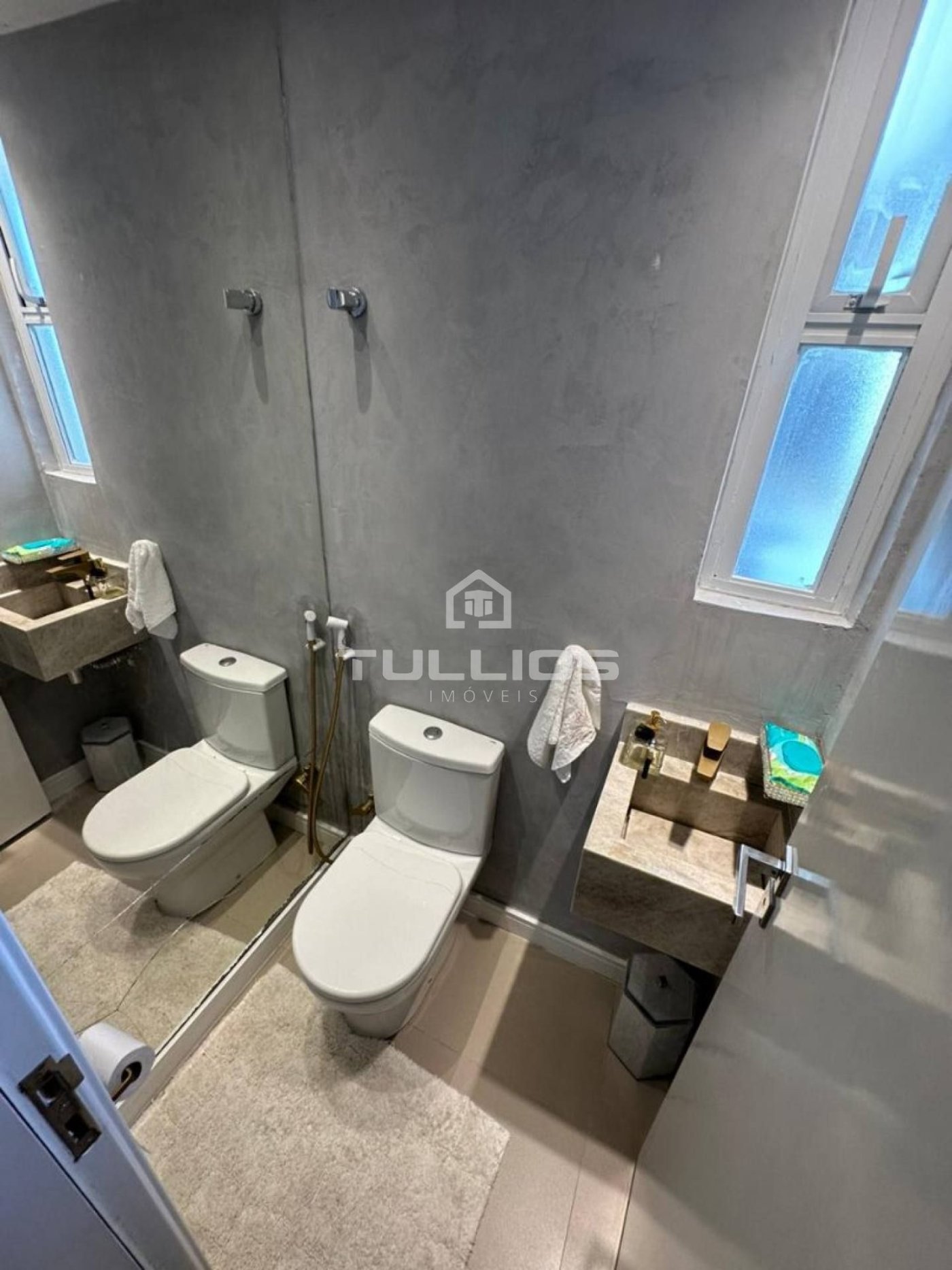 Venda - Apartamento com 3 suítes na Ponta do Farol