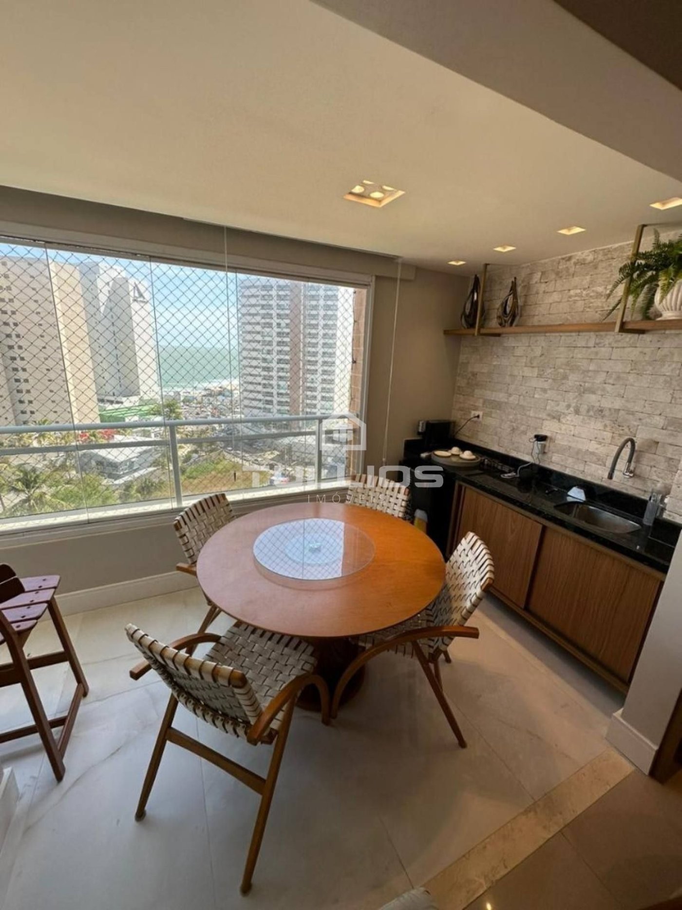 Venda - Apartamento com 3 suítes na Ponta do Farol