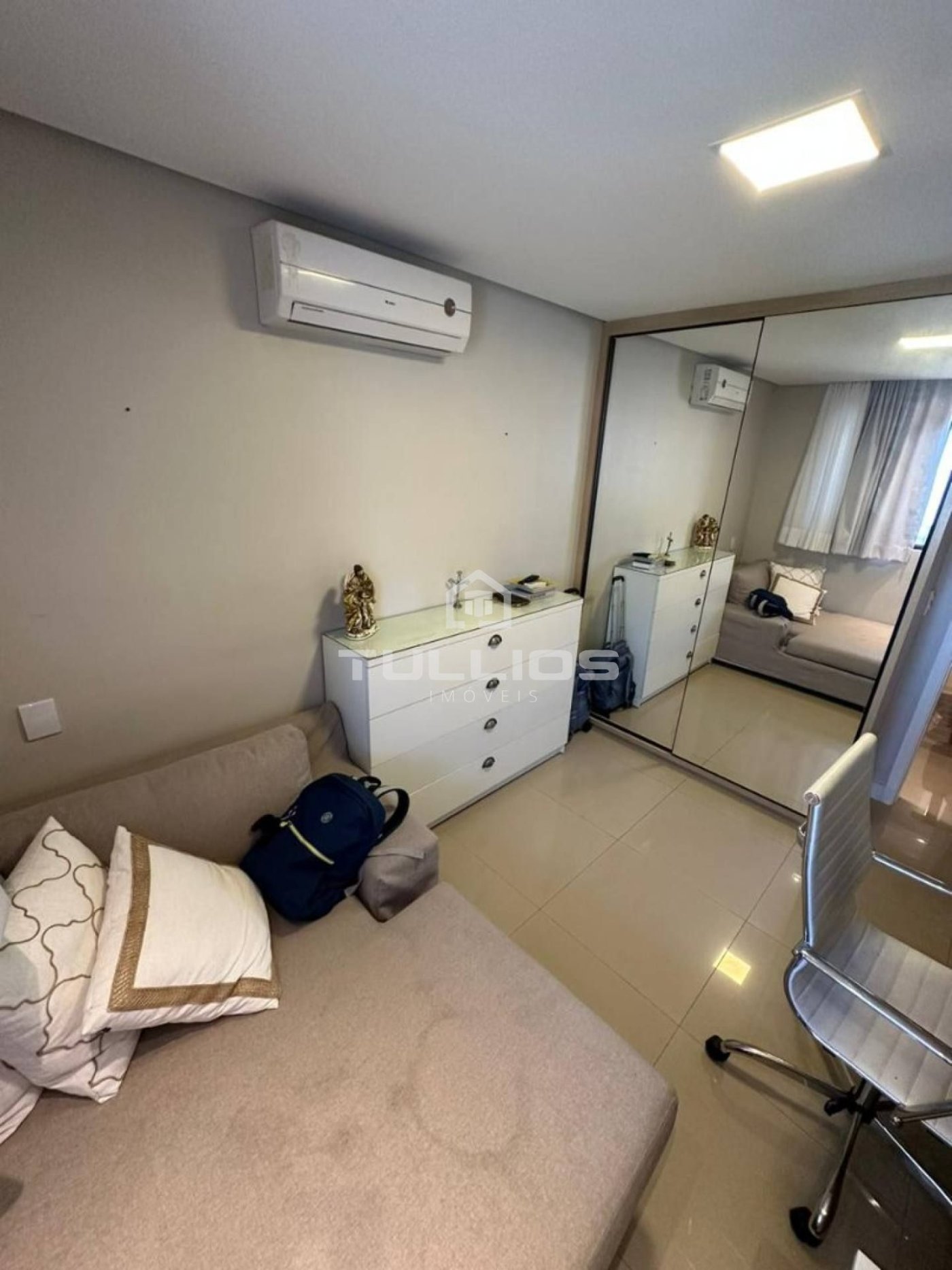 Venda - Apartamento com 3 suítes na Ponta do Farol