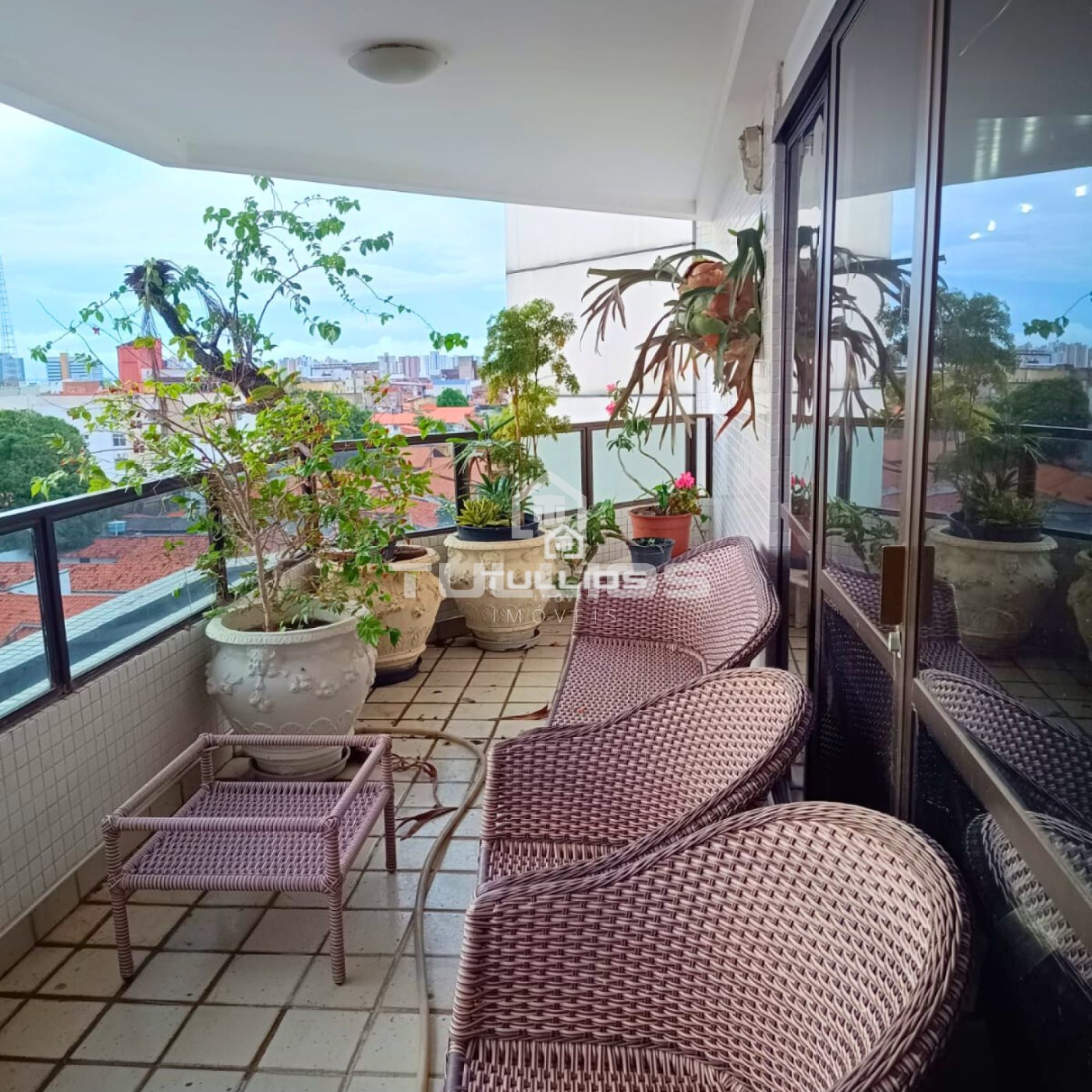 Venda- Apartamento com 3 suítes no bairro São Francisco