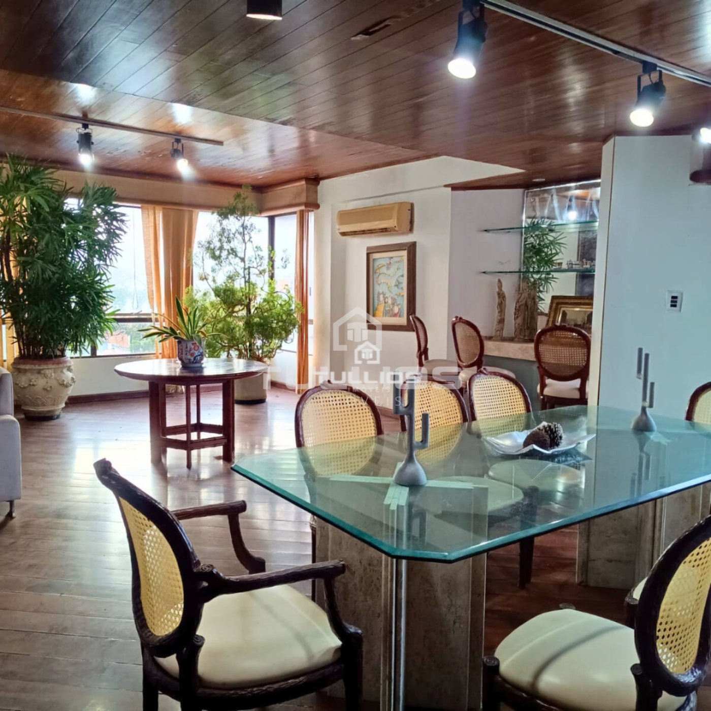 Venda- Apartamento com 3 suítes no bairro São Francisco