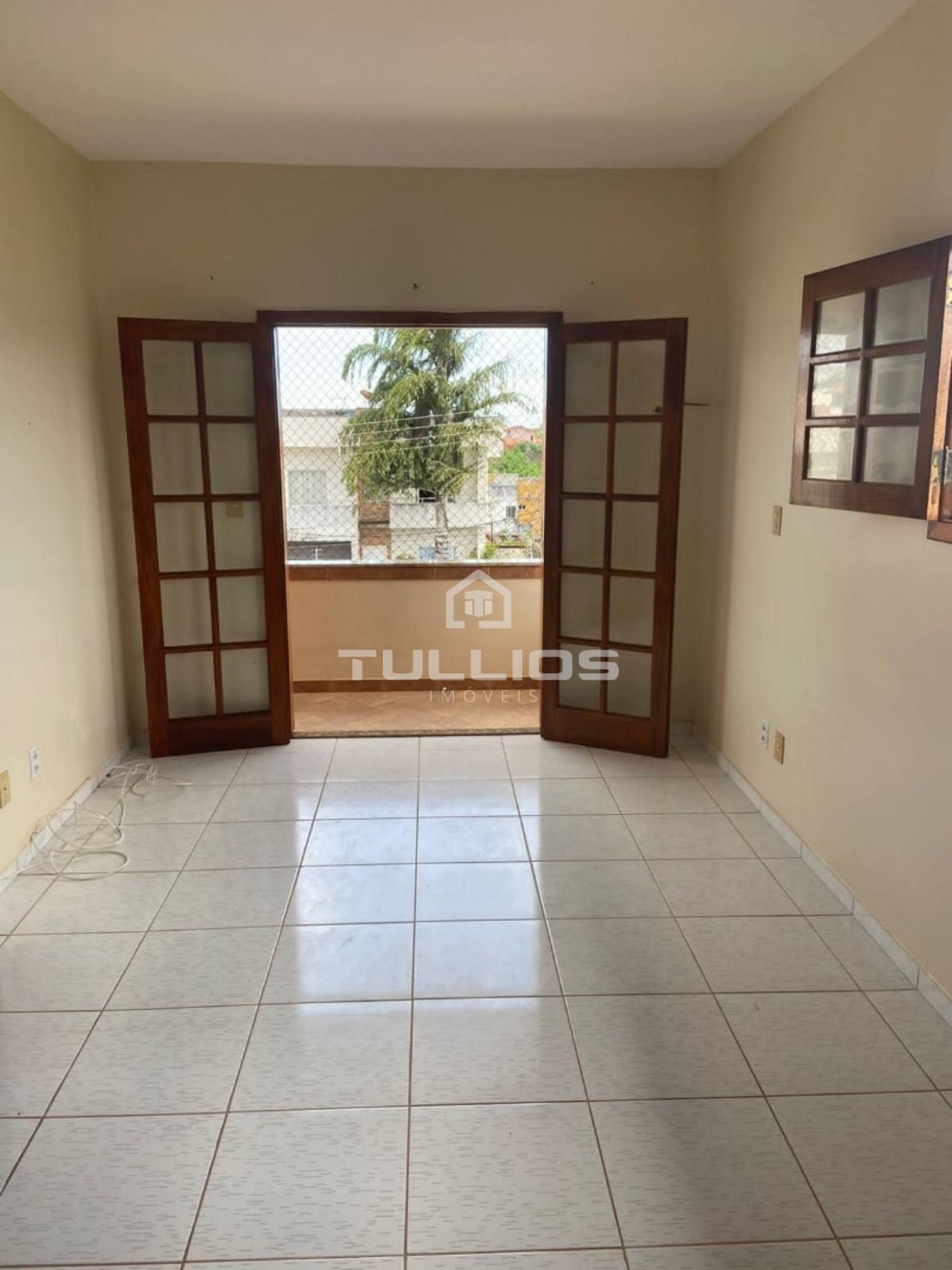 Venda - Casa Duplex com 04 quartos (2 suítes) no Araçagi