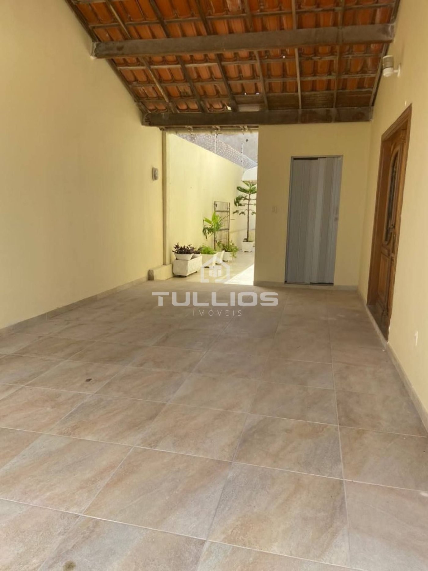 Venda - Casa Duplex com 04 quartos (2 suítes) no Araçagi
