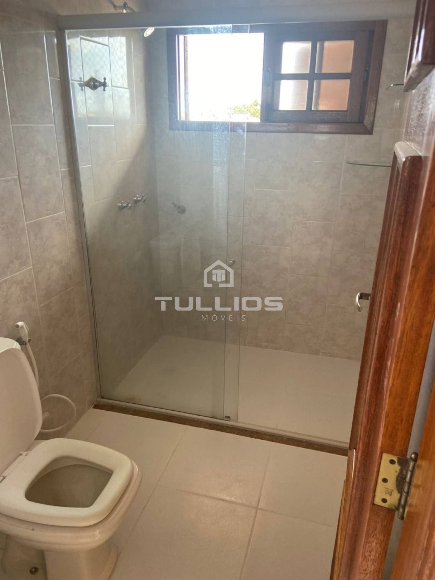 Venda - Casa Duplex com 04 quartos (2 suítes) no Araçagi