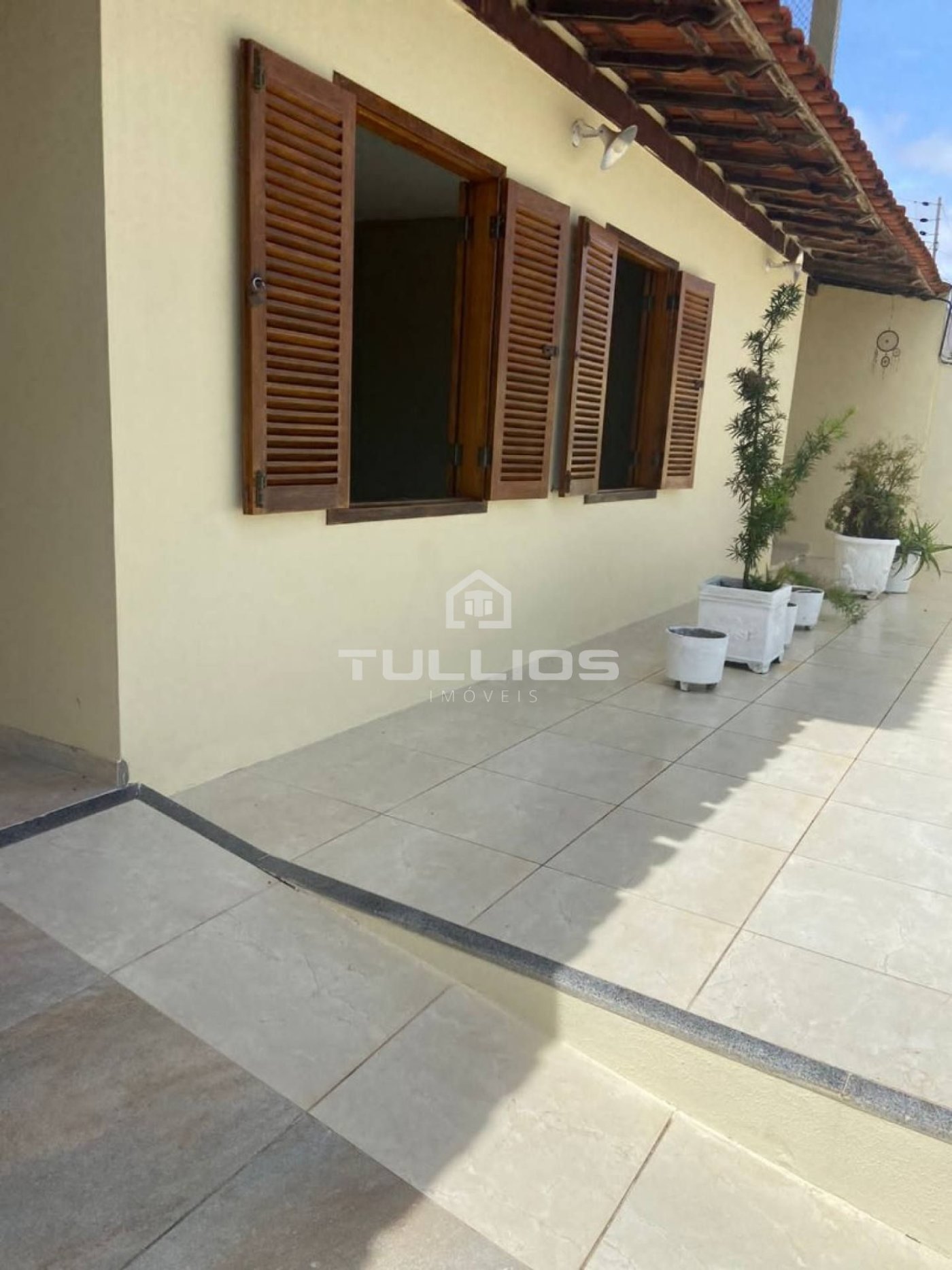 Venda - Casa Duplex com 04 quartos (2 suítes) no Araçagi