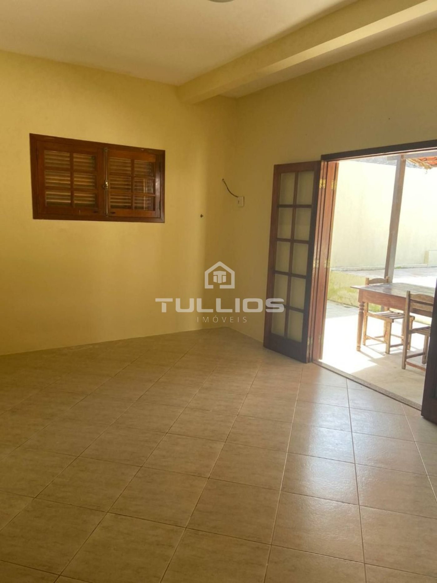 Venda - Casa Duplex com 04 quartos (2 suítes) no Araçagi