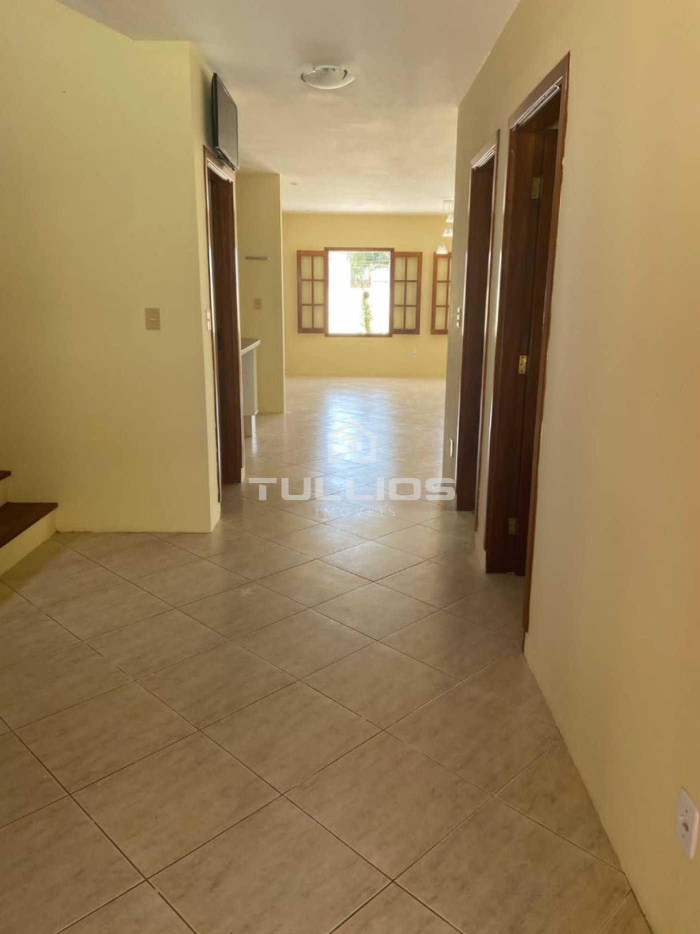 Venda - Casa Duplex com 04 quartos (2 suítes) no Araçagi