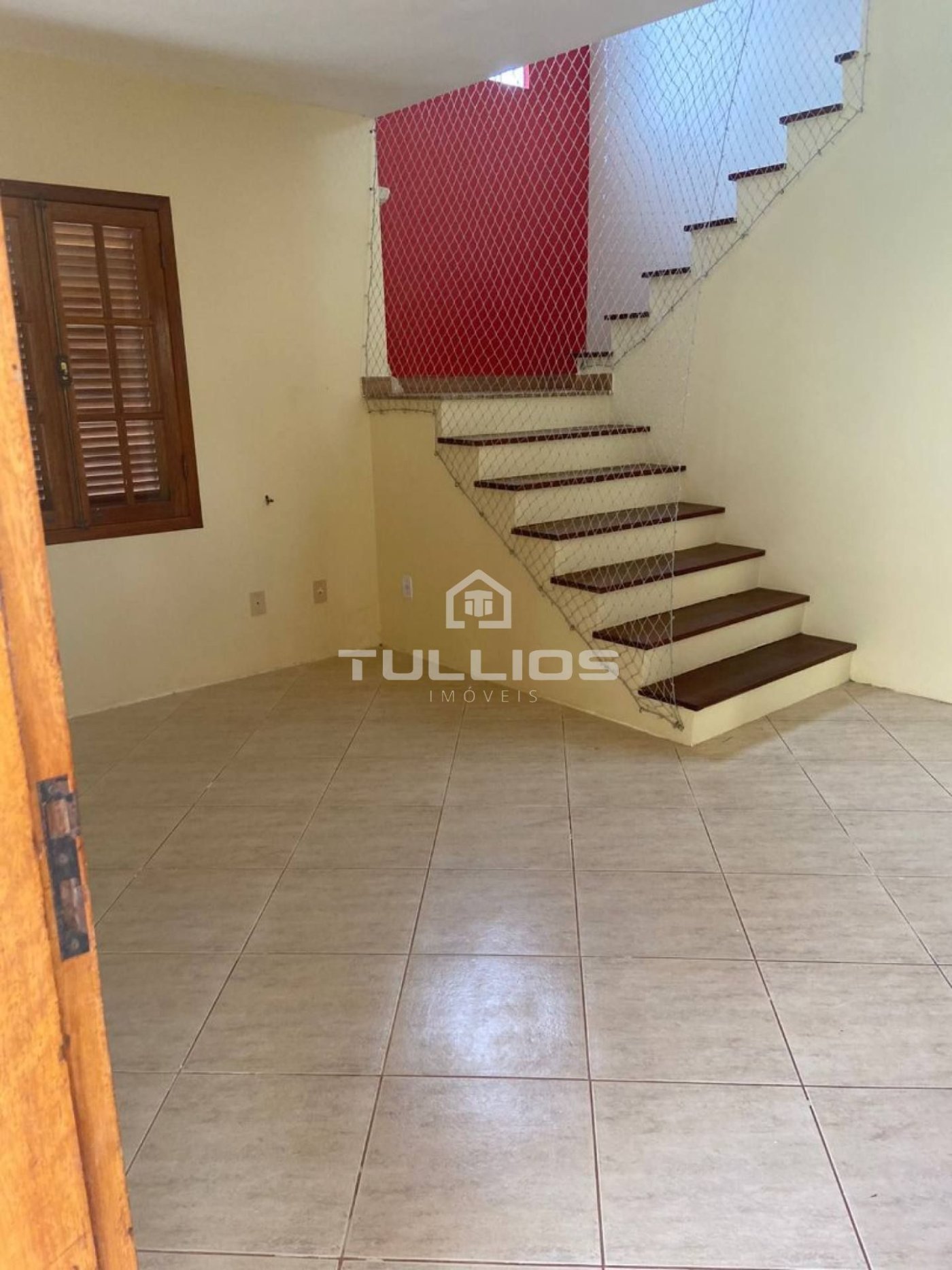 Venda - Casa Duplex com 04 quartos (2 suítes) no Araçagi