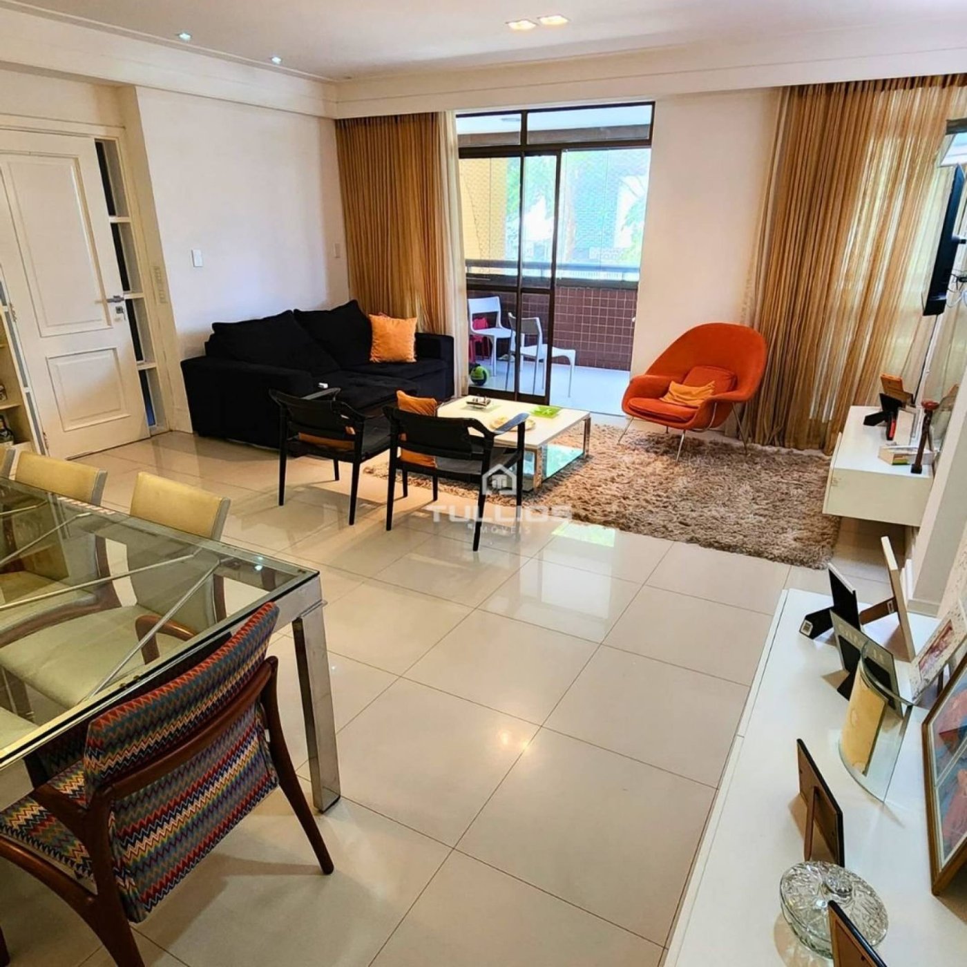 Apartamento no condomínio Turmalina