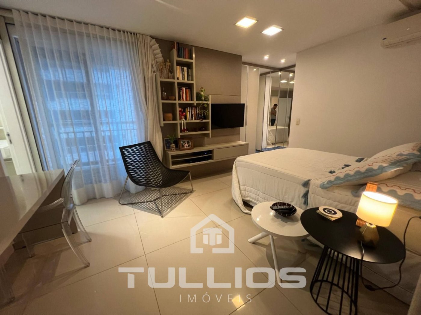 Viva o horizonte infinito: Apartamento de Luxo com Vista Eterna para o Mar!