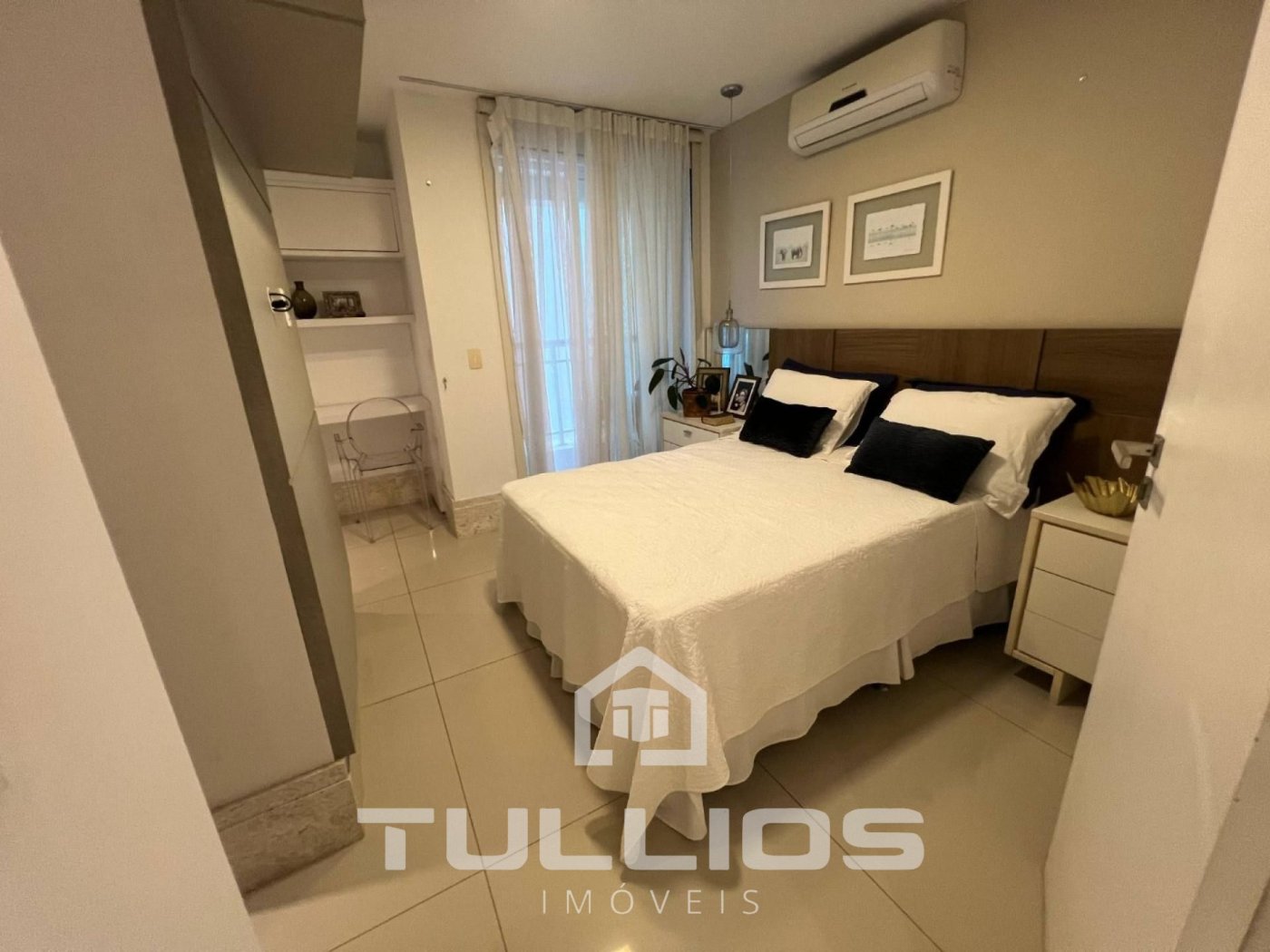 Viva o horizonte infinito: Apartamento de Luxo com Vista Eterna para o Mar!