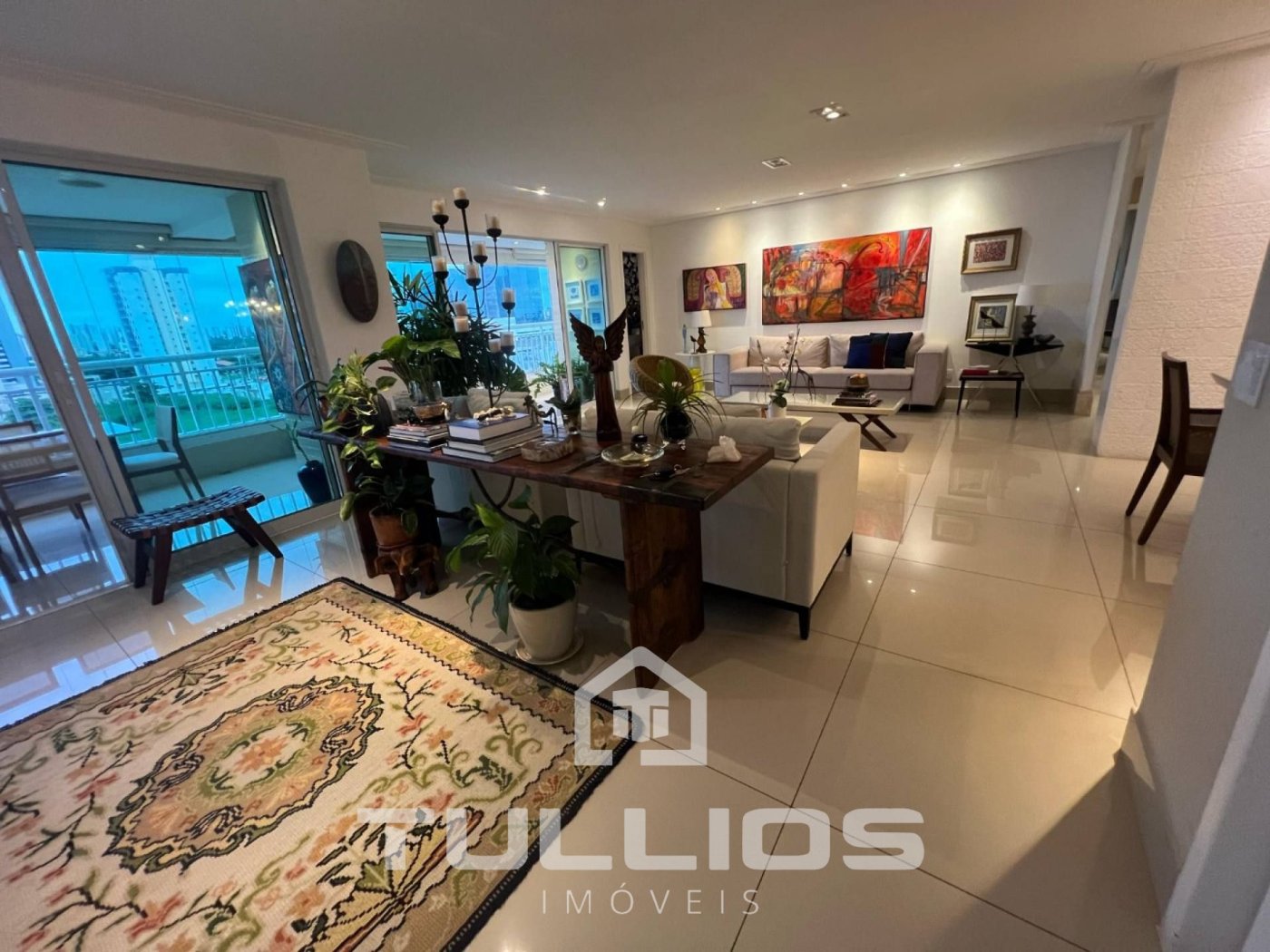 Viva o horizonte infinito: Apartamento de Luxo com Vista Eterna para o Mar!