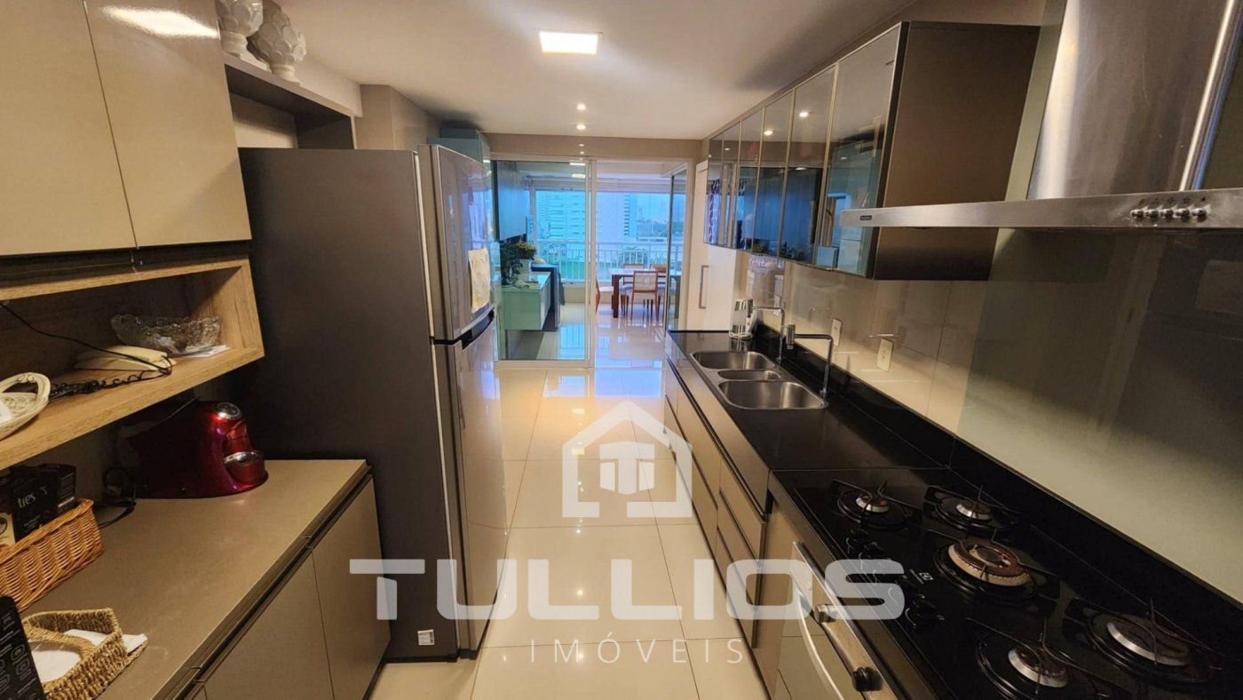Viva o horizonte infinito: Apartamento de Luxo com Vista Eterna para o Mar!